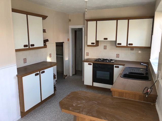 3 bedroom end terraced house Let in Manchester - Photograph 4.