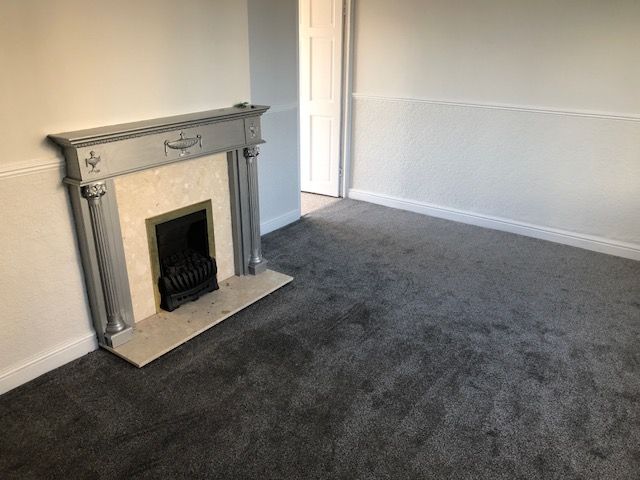 3 bedroom end terraced house Let in Manchester - Photograph 3.