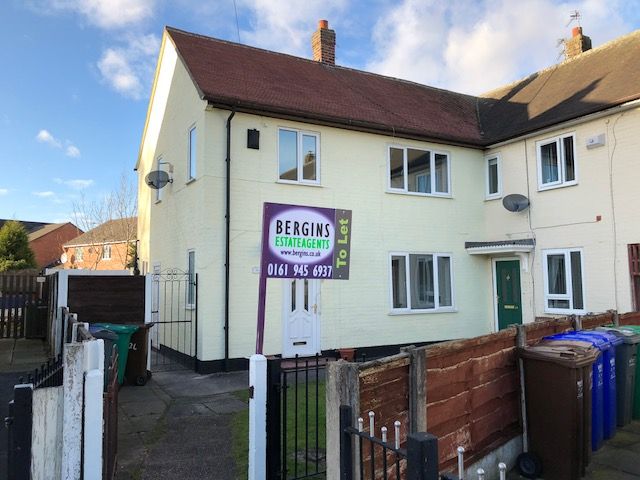 3 bedroom end terraced house Let in Manchester - Photograph 1.