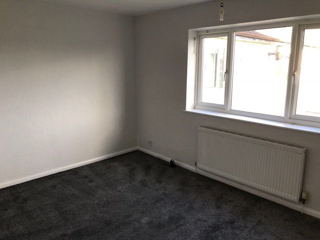 3 bedroom end terraced house Let in Manchester - Photograph 5.