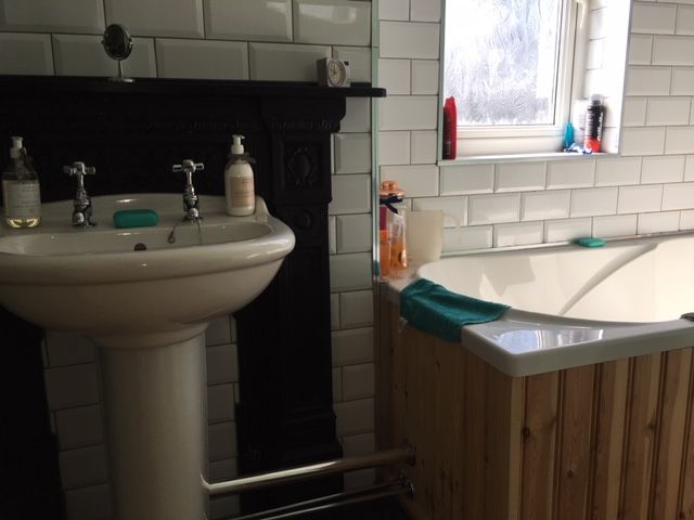 3 bedroom semi-detached house Let in Manchester - Photograph 6.