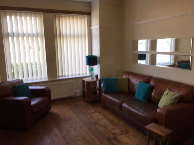 3 bedroom semi-detached house Let in Manchester - Photograph 3.