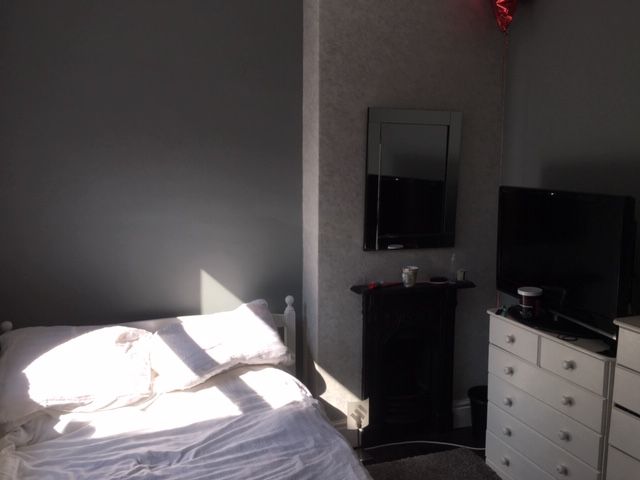 3 bedroom semi-detached house Let in Manchester - Photograph 10.