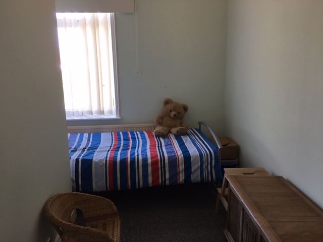 3 bedroom semi-detached house Let in Manchester - Photograph 8.