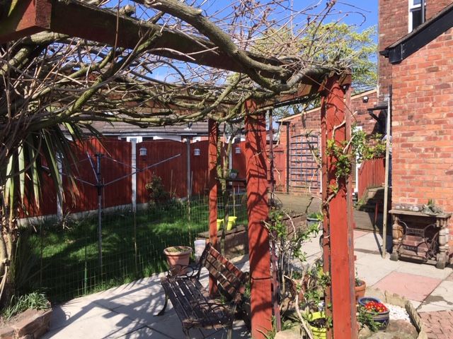 3 bedroom semi-detached house Let in Manchester - Photograph 13.