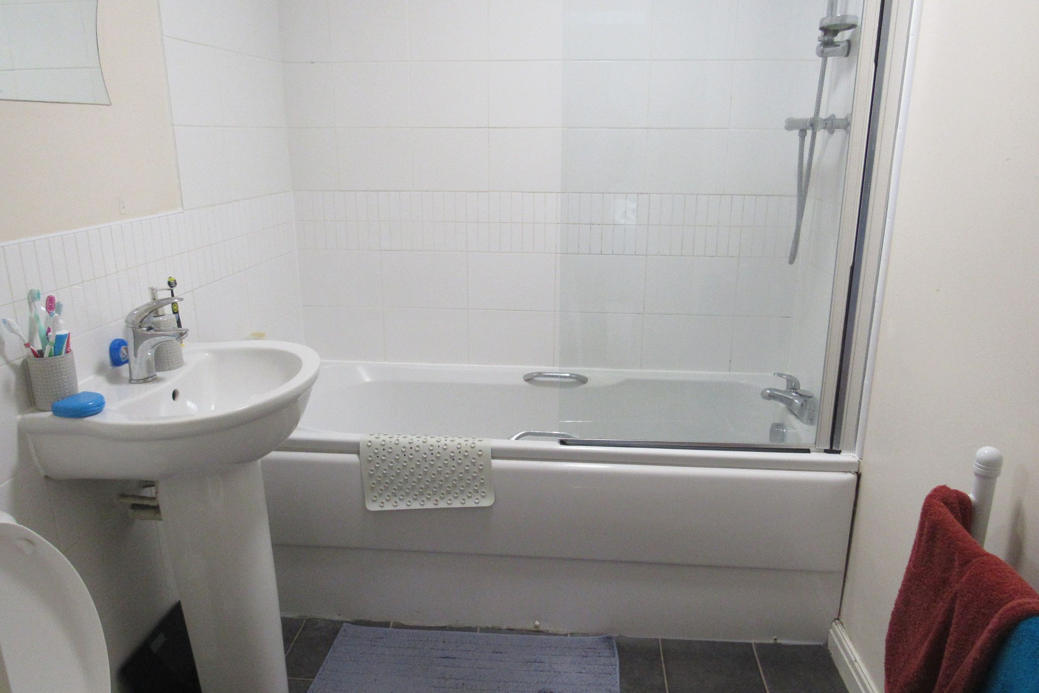 2 bedroom apartment flat/apartment Sale Agreed in Manchester - Photograph 6.