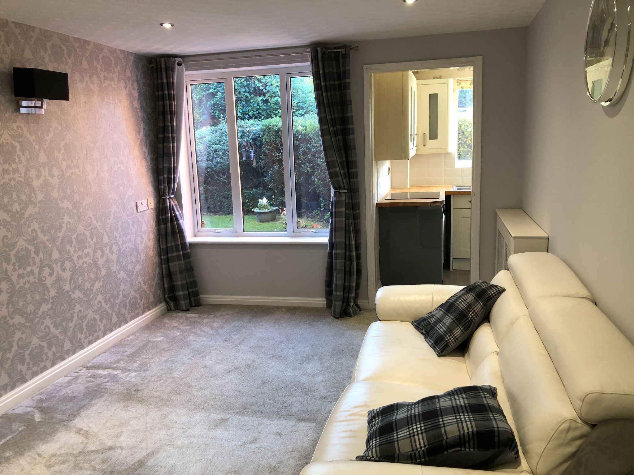 2 bedroom flat flat/apartment For Sale in Manchester - Photograph 4.