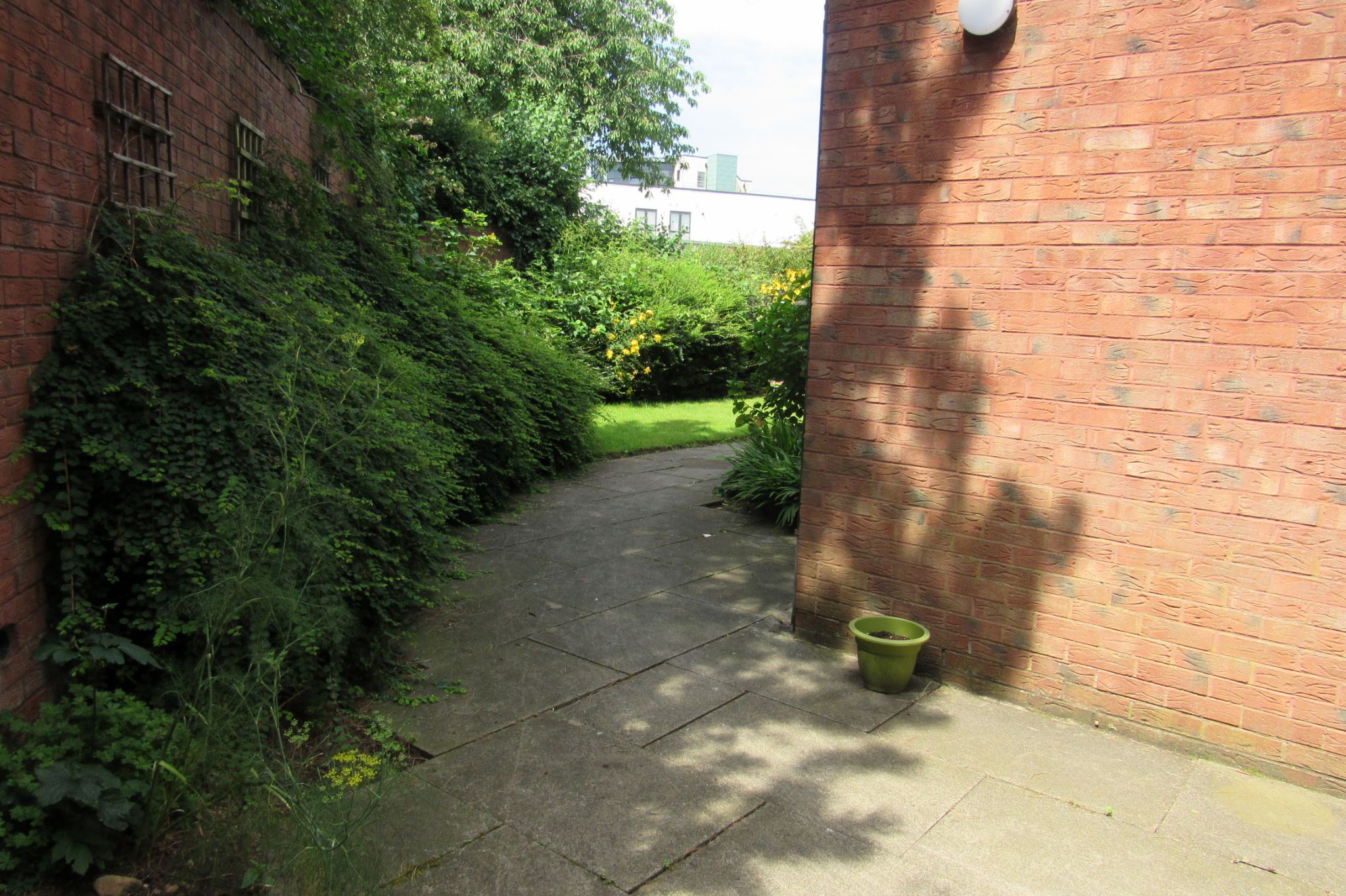 2 bedroom flat flat/apartment For Sale in Manchester - Photograph 9.