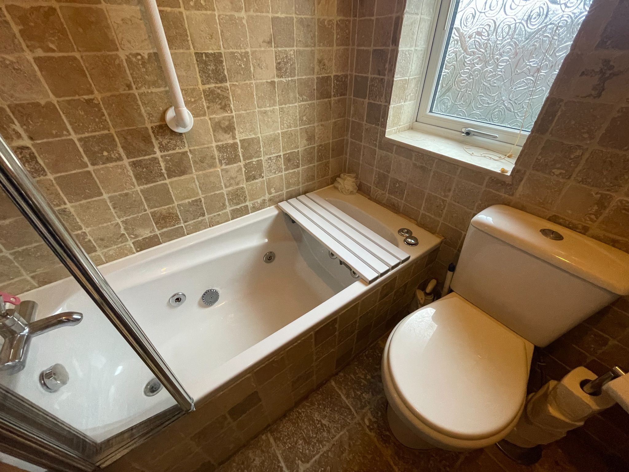 3 bedroom mid terraced house For Sale in Manchester - Photograph 5.