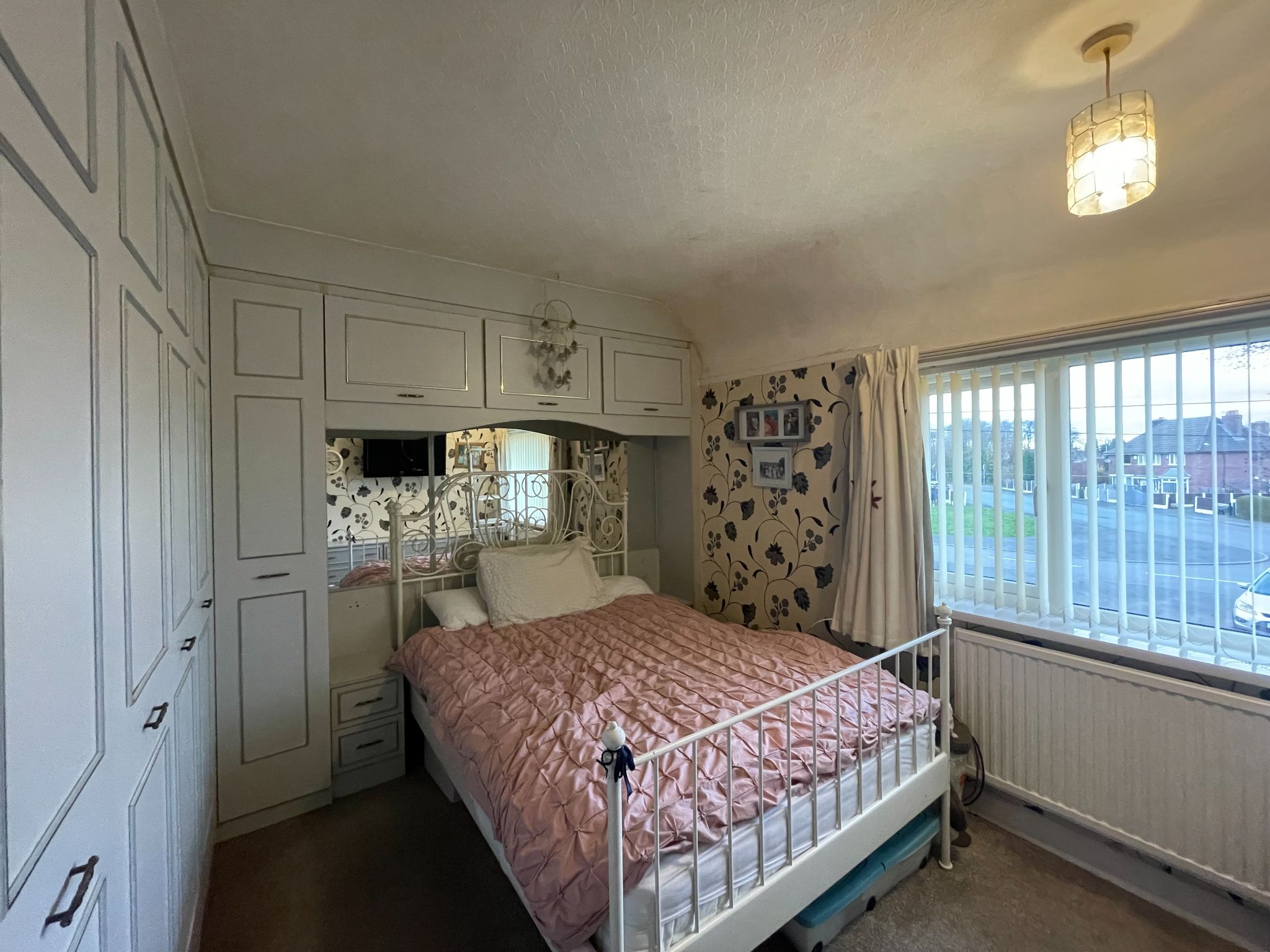 3 bedroom mid terraced house For Sale in Manchester - Photograph 3.