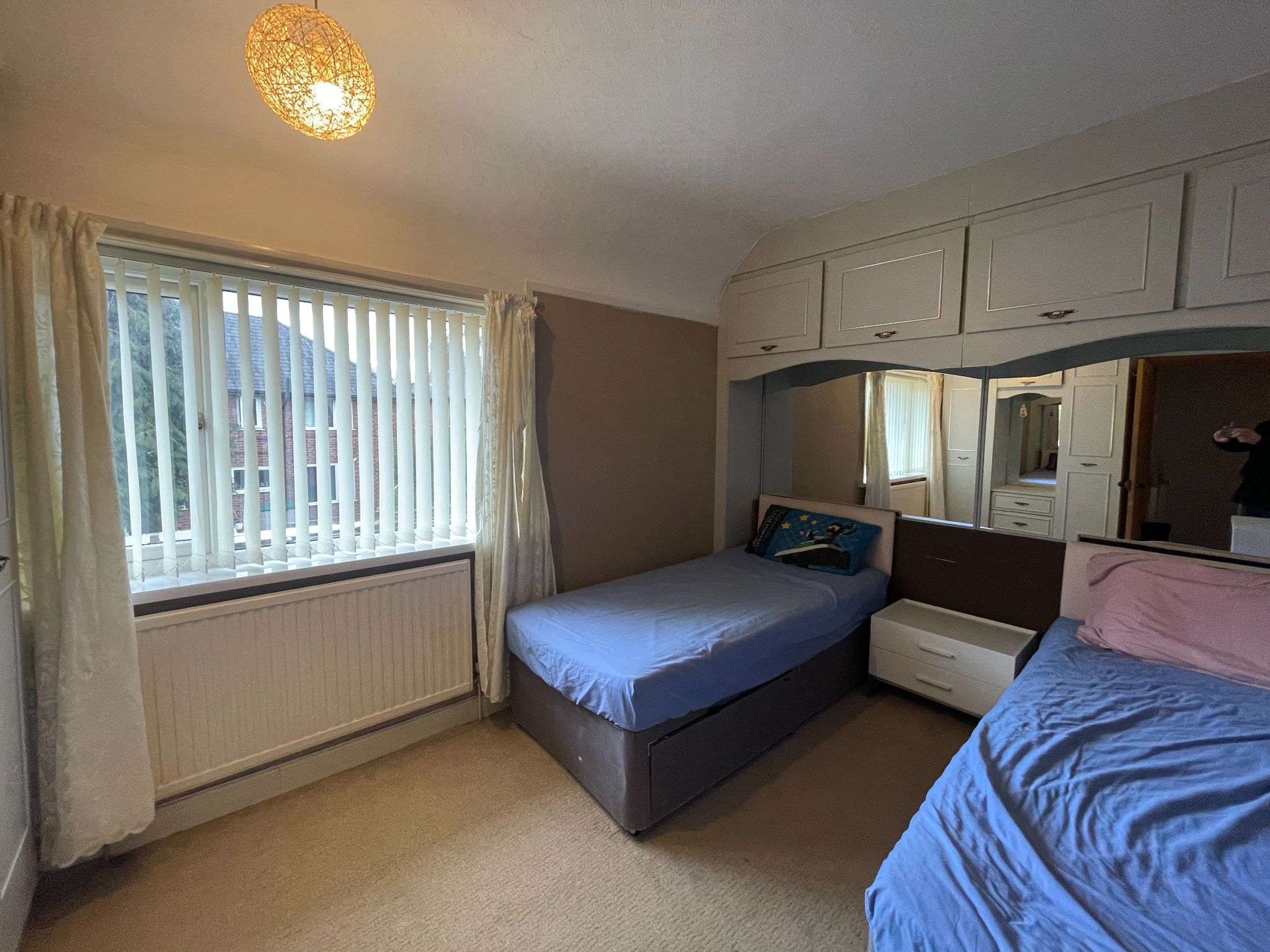 3 bedroom mid terraced house For Sale in Manchester - Photograph 4.