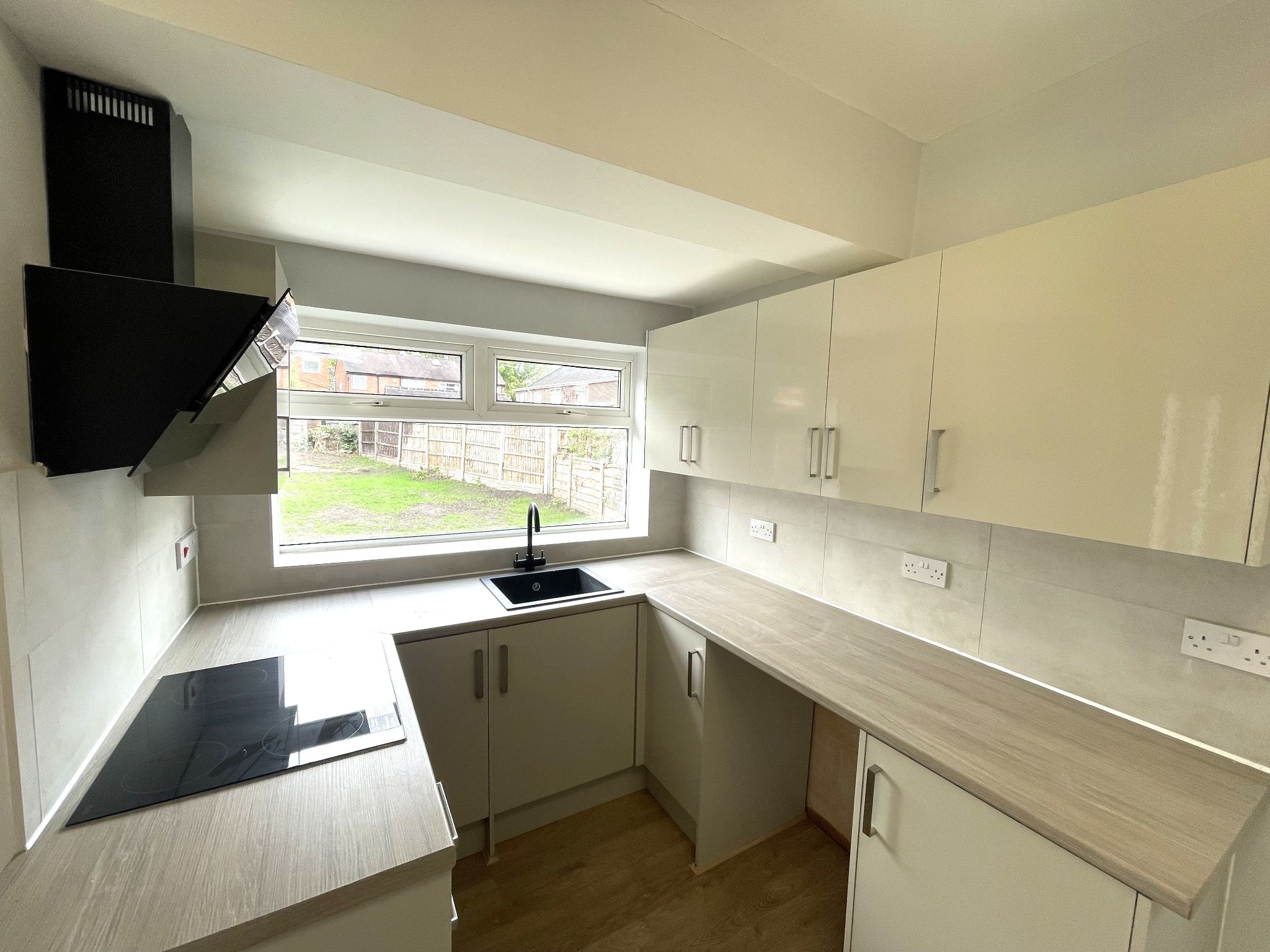 3 bedroom semi-detached house For Sale in Manchester - Photograph 6.