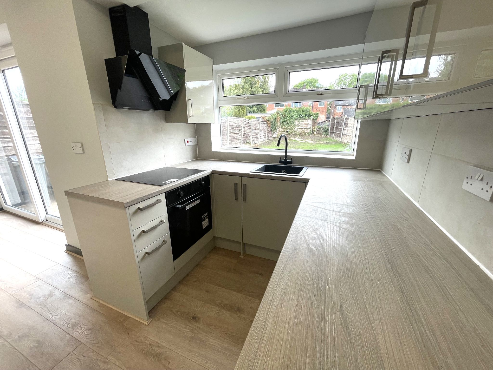 3 bedroom semi-detached house For Sale in Manchester - Photograph 5.