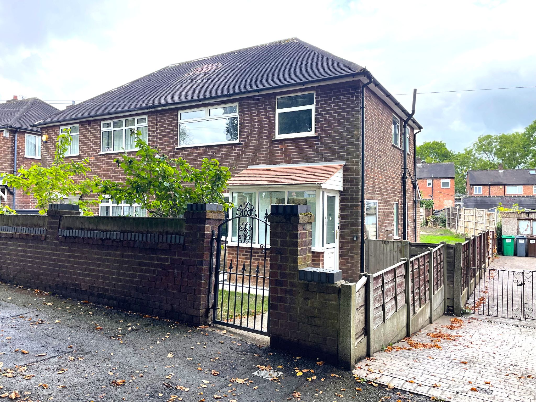 3 bedroom semi-detached house For Sale in Manchester - Photograph 20.