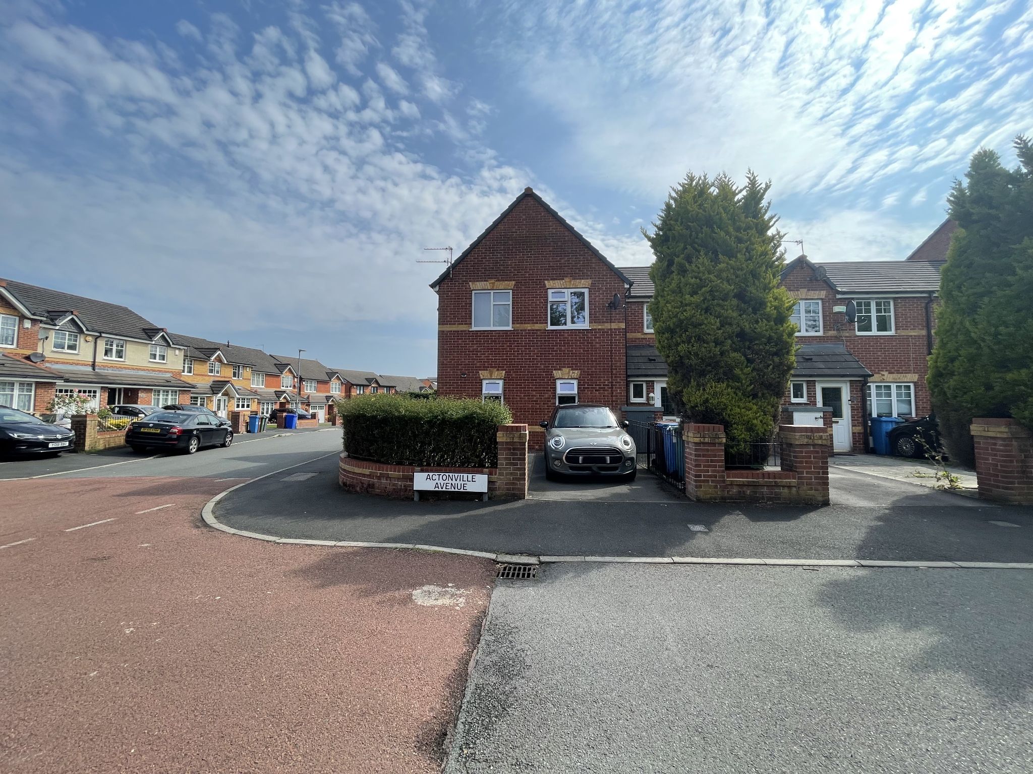 3 bedroom mews house SSTC in Manchester - Photograph 2.