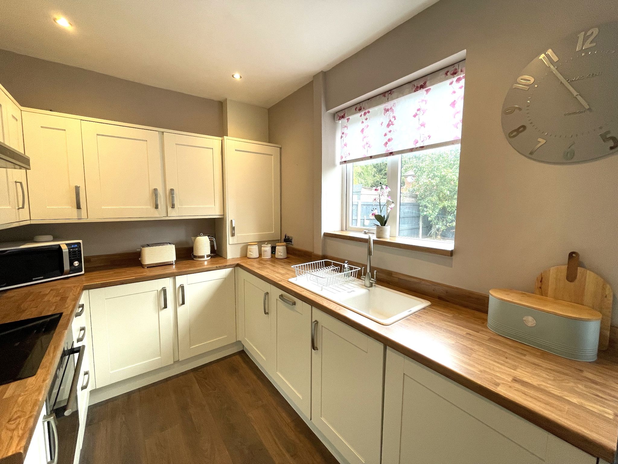 3 bedroom semi-detached house For Sale in Manchester - Photograph 8.