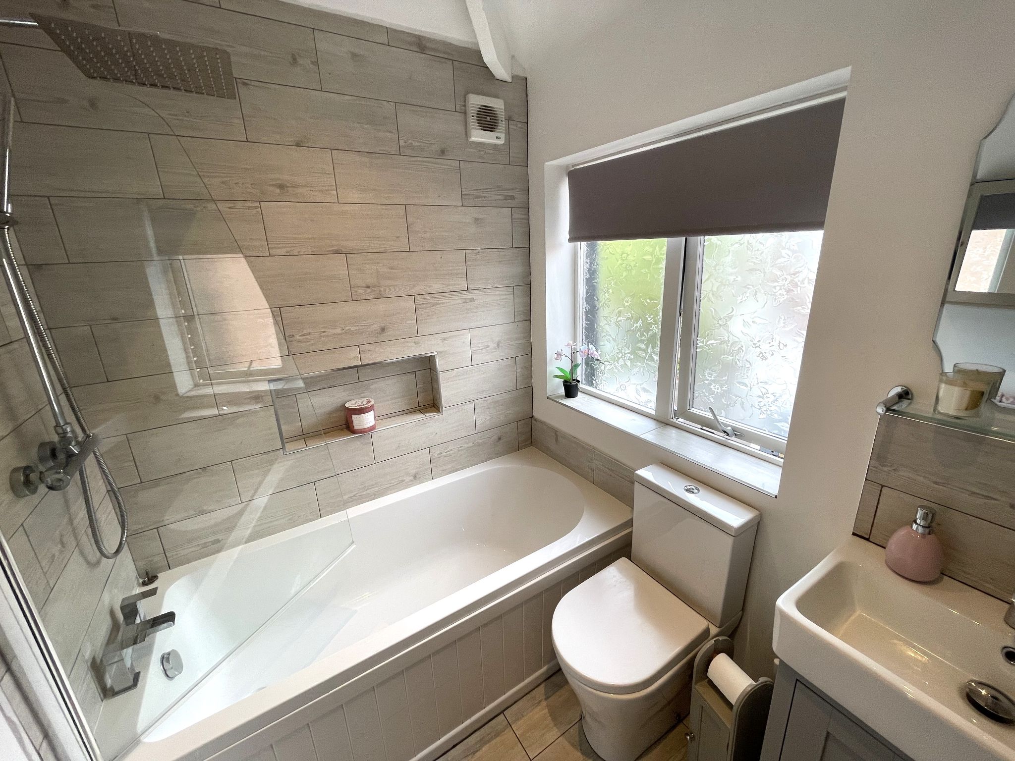 3 bedroom semi-detached house For Sale in Manchester - Photograph 17.