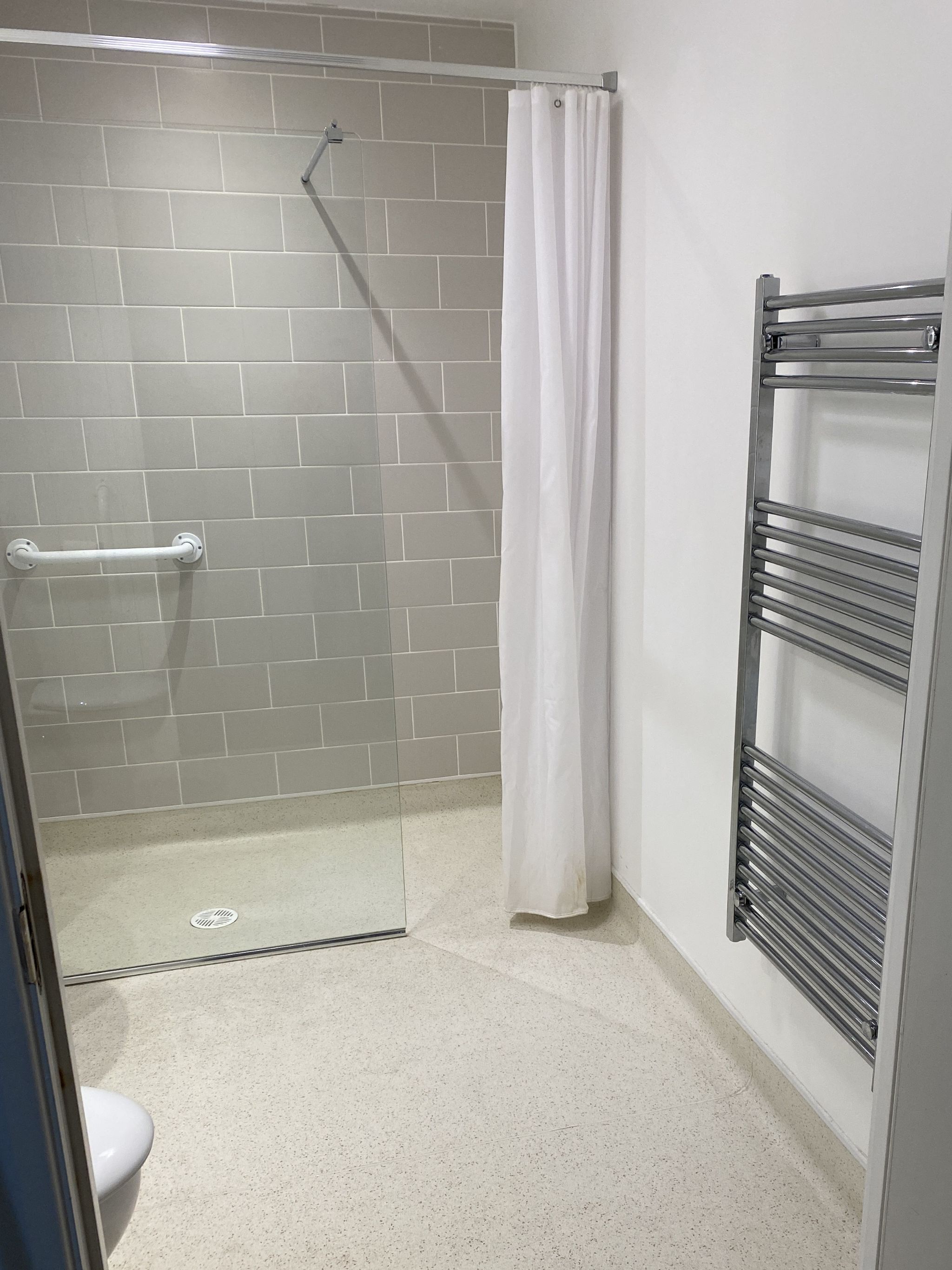 2 bedroom ground floor flat/apartment SSTC in Manchester - Photograph 12.