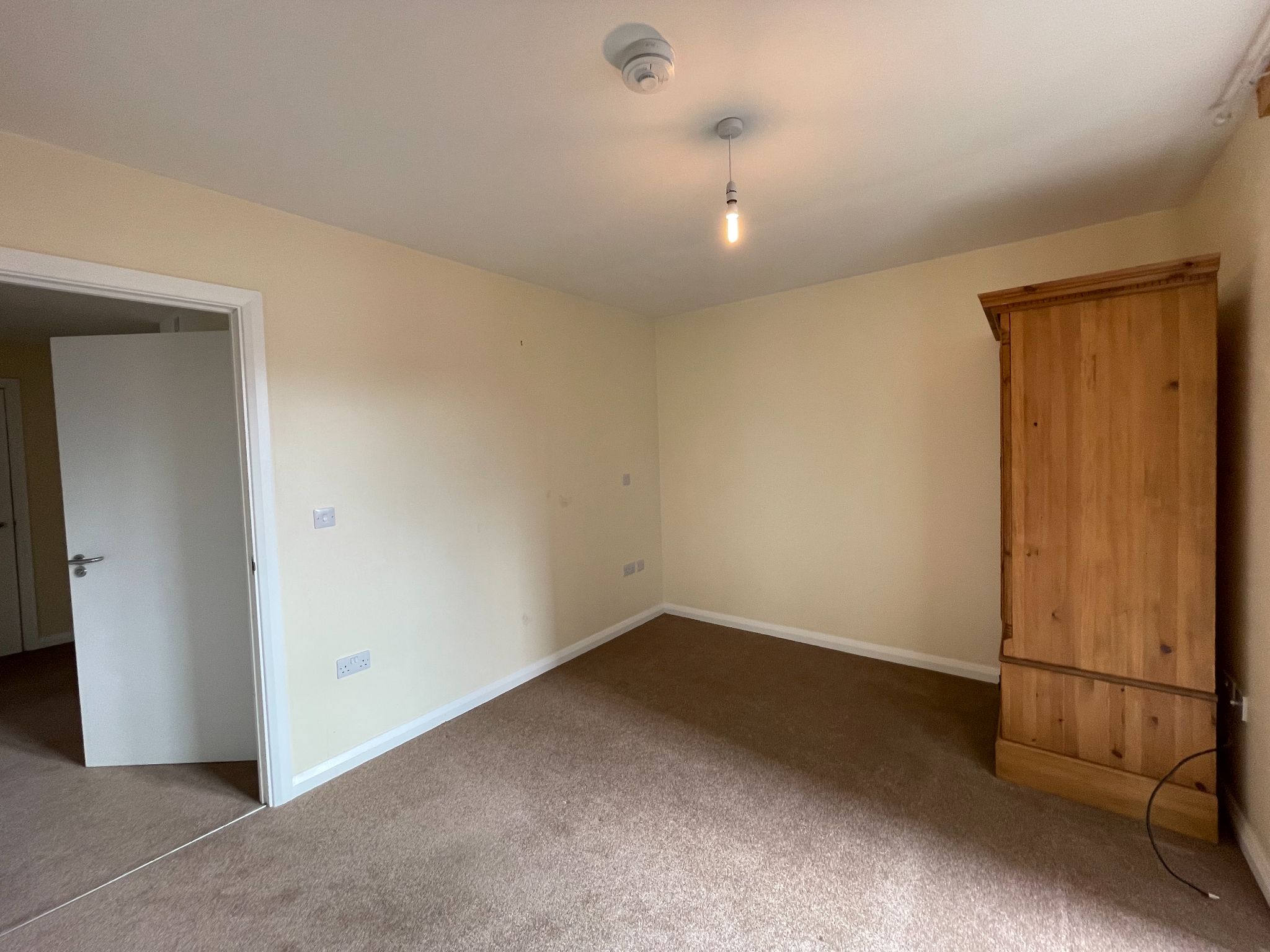2 bedroom ground floor flat/apartment SSTC in Manchester - Photograph 8.