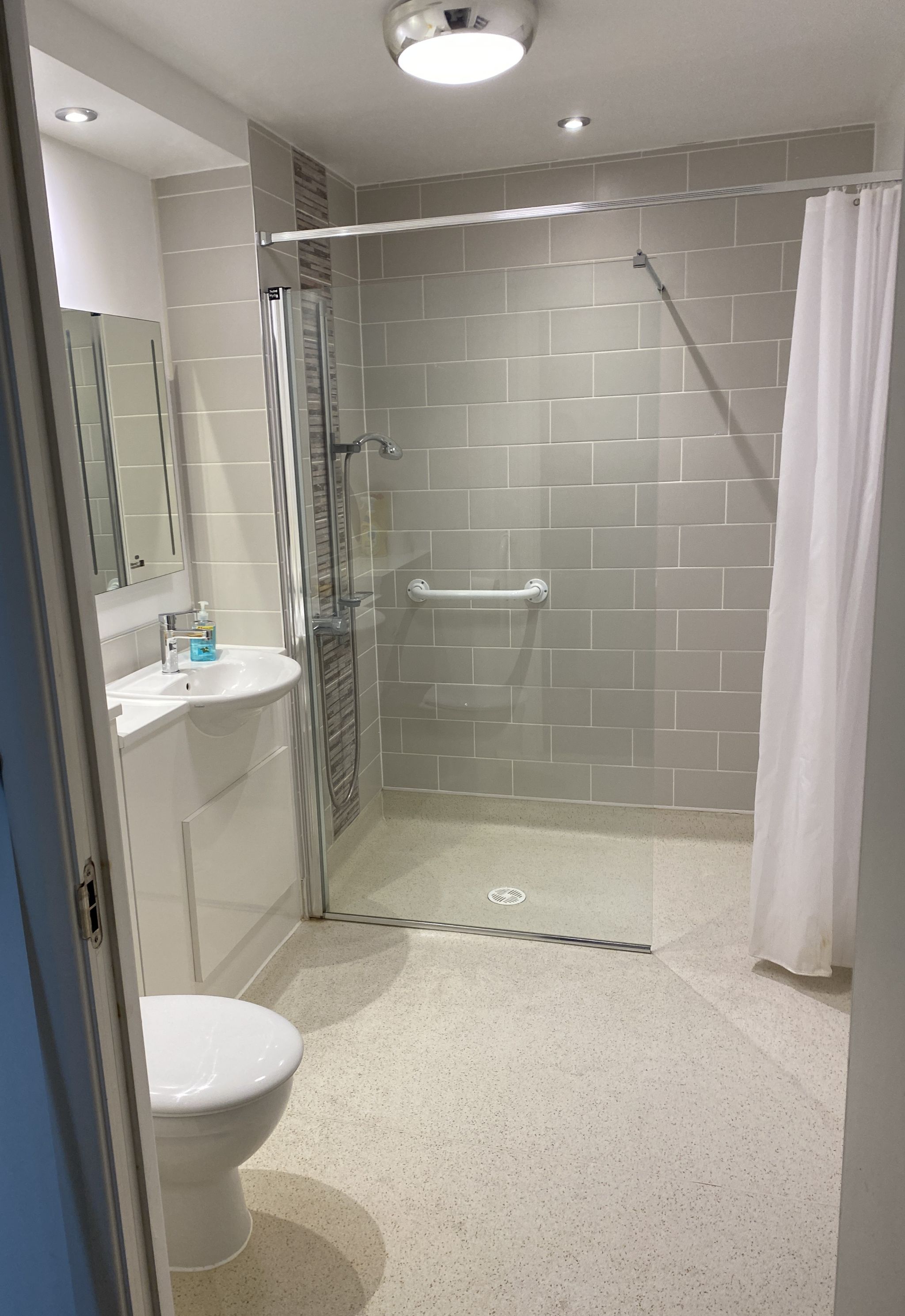2 bedroom ground floor flat/apartment SSTC in Manchester - Photograph 11.