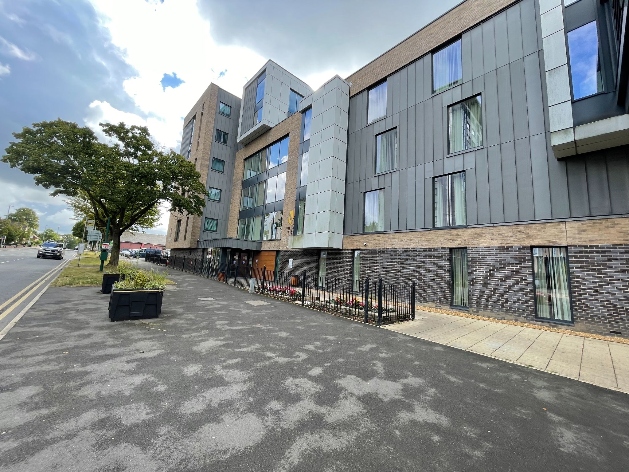 2 bedroom ground floor flat/apartment SSTC in Manchester - Photograph 16.