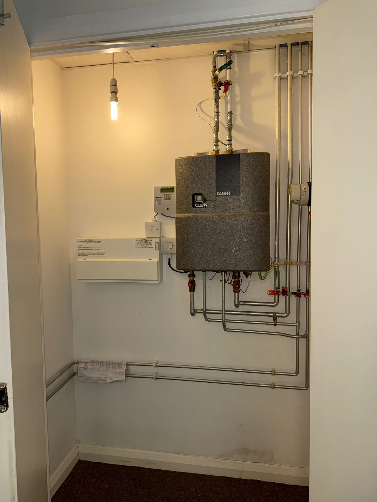 2 bedroom ground floor flat/apartment SSTC in Manchester - Photograph 14.