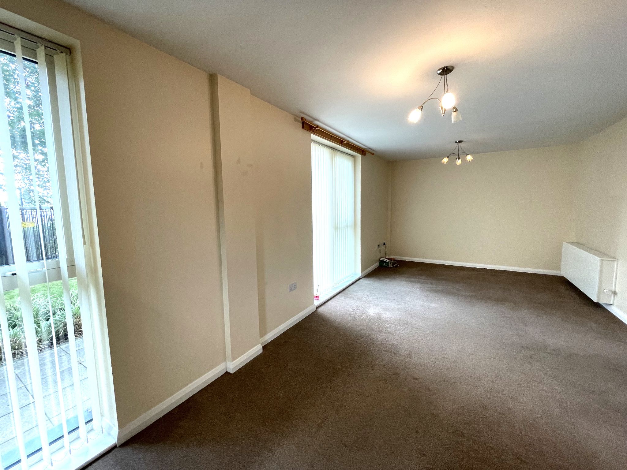 2 bedroom ground floor flat/apartment SSTC in Manchester - Photograph 3.