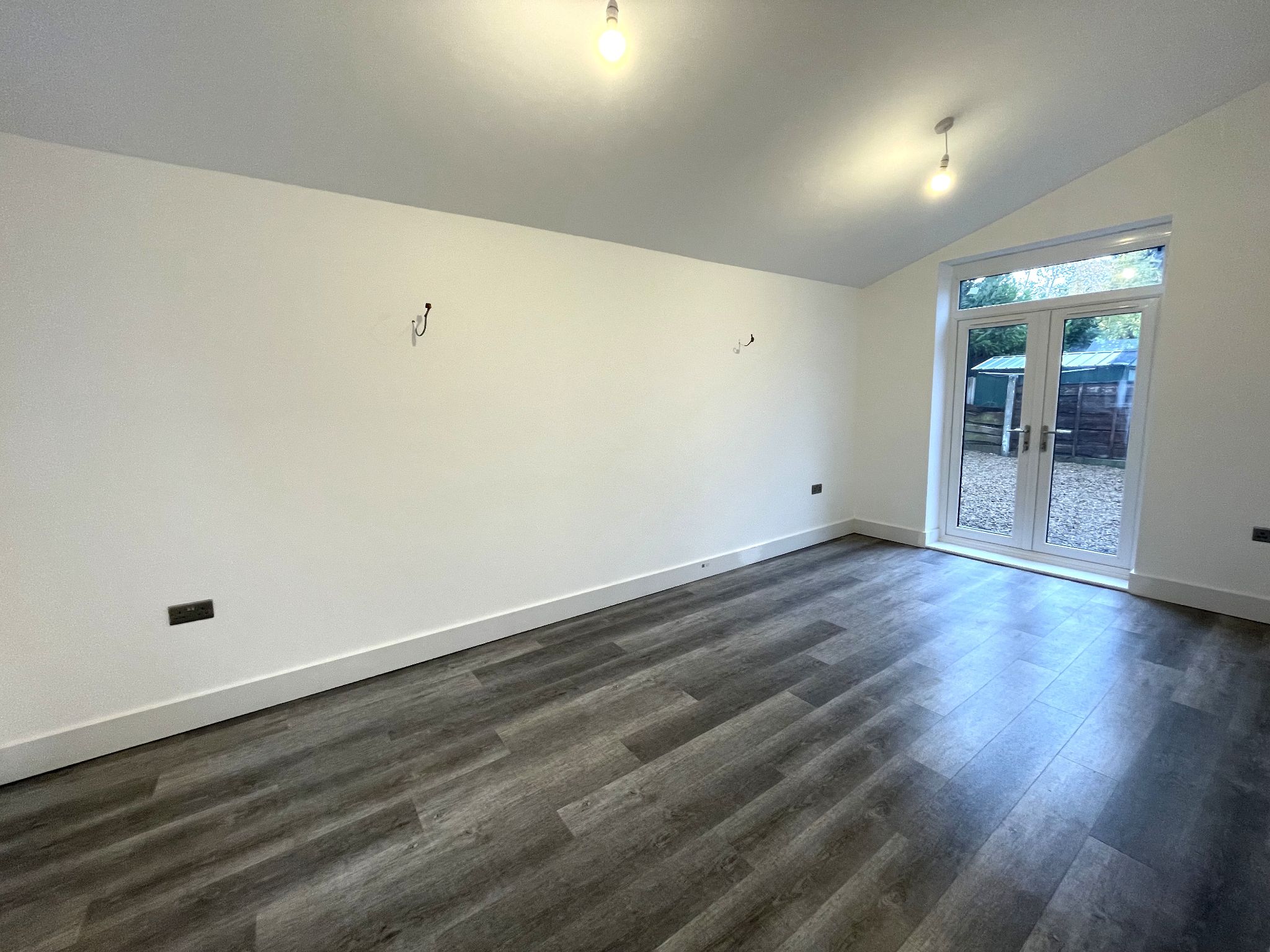 4 bedroom end terraced house Sale Agreed in Manchester - Photograph 4.