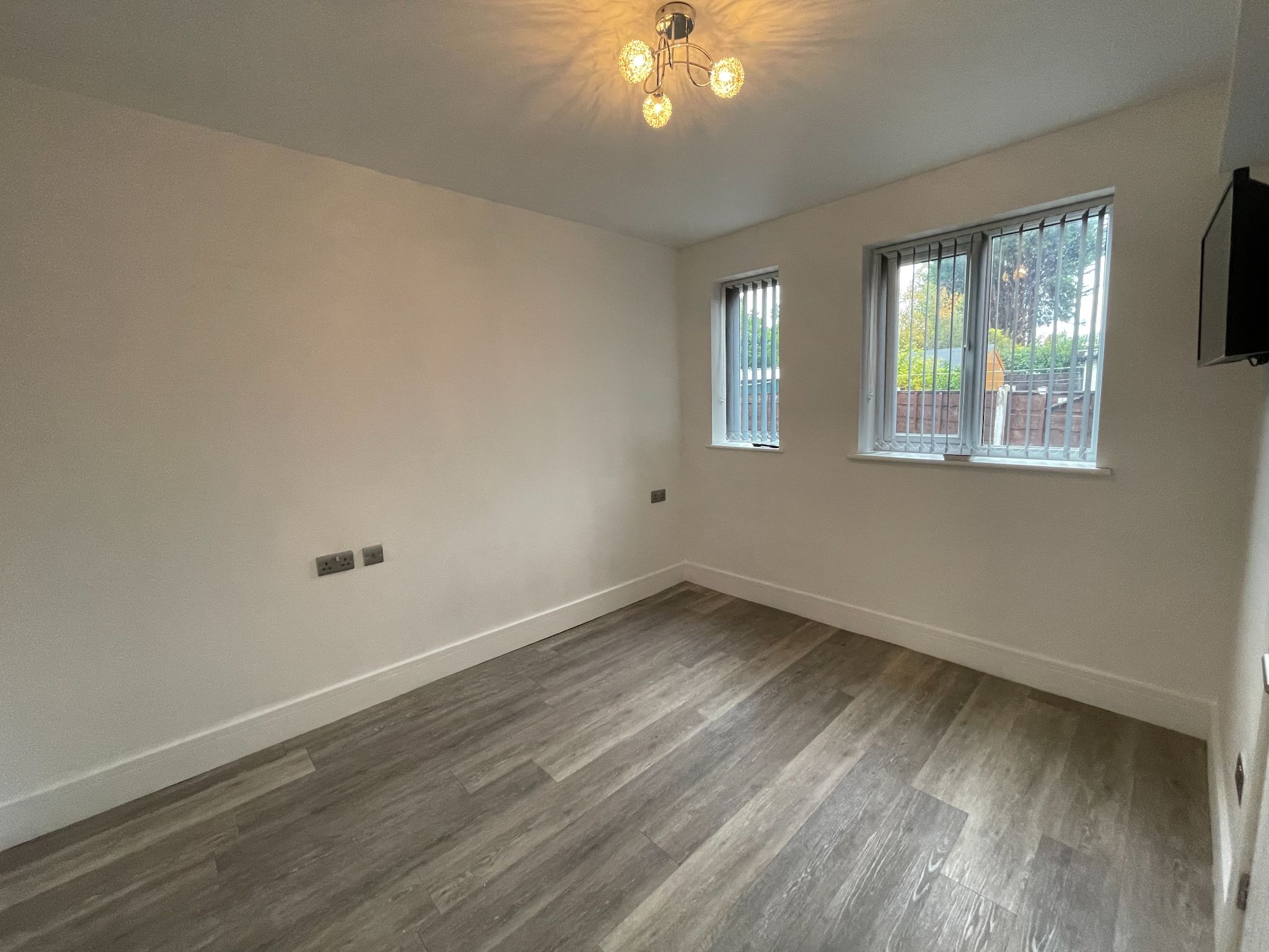 4 bedroom end terraced house Sale Agreed in Manchester - Photograph 9.