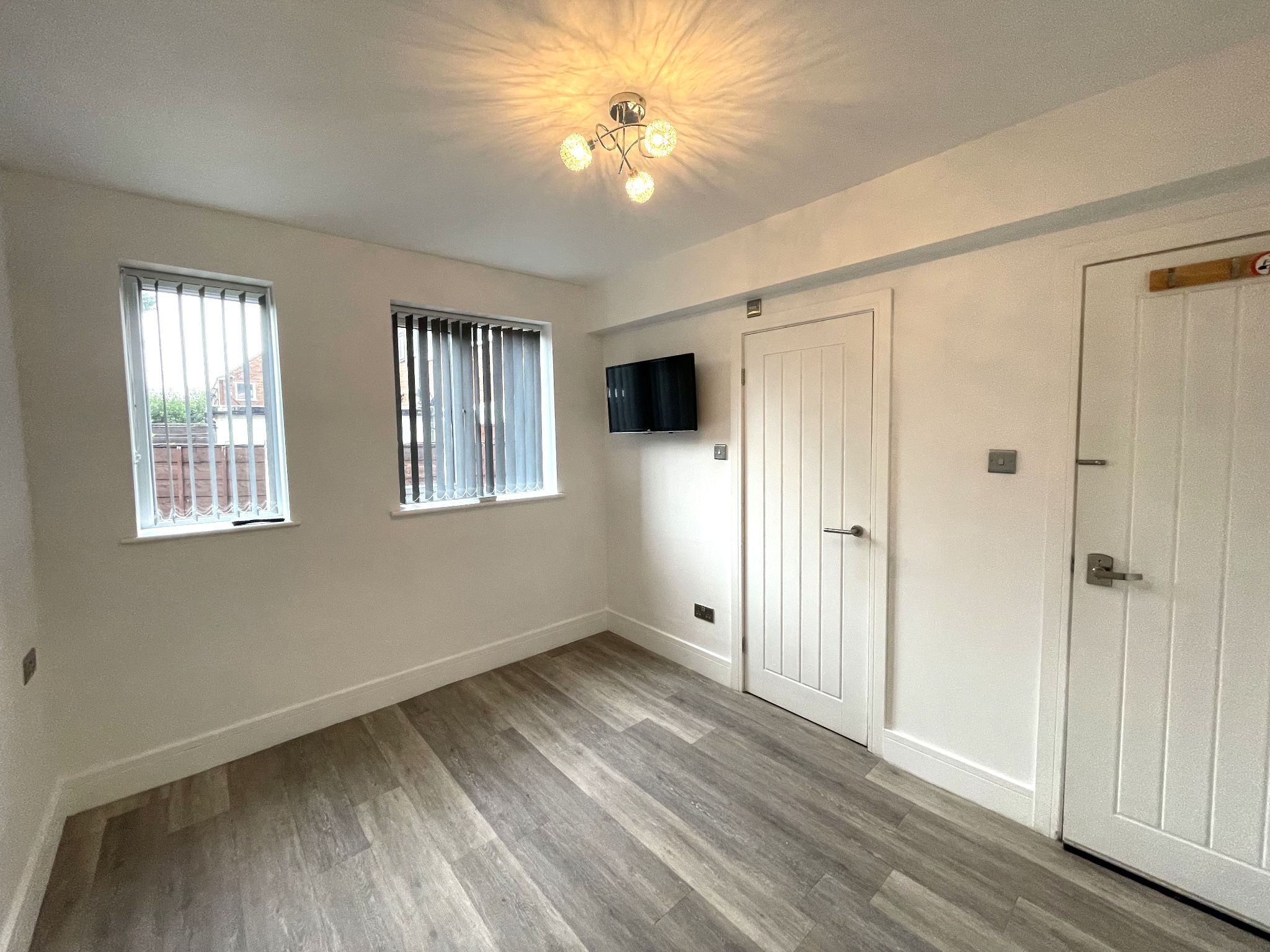 4 bedroom end terraced house Sale Agreed in Manchester - Photograph 10.