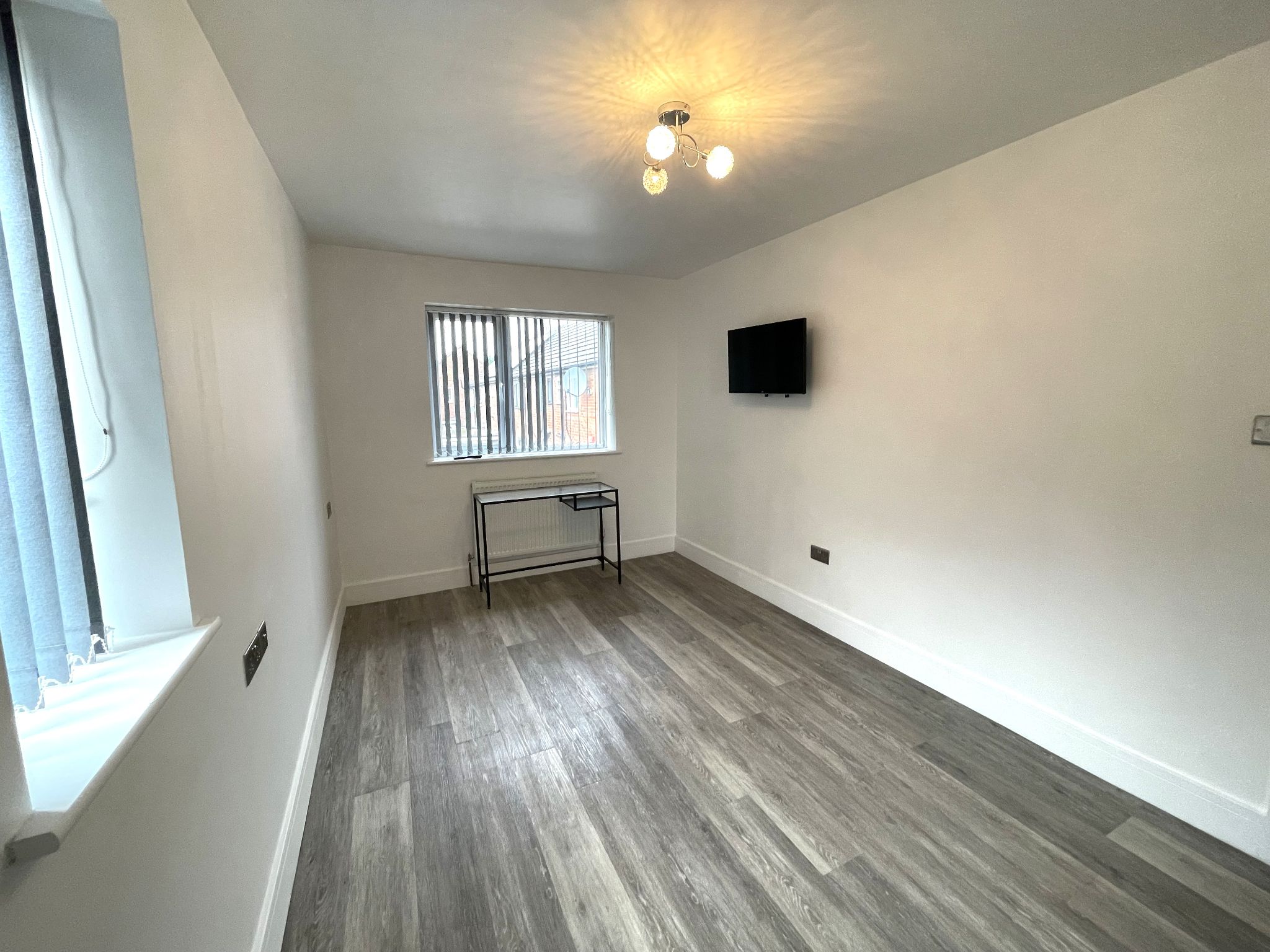 4 bedroom end terraced house Sale Agreed in Manchester - Photograph 16.
