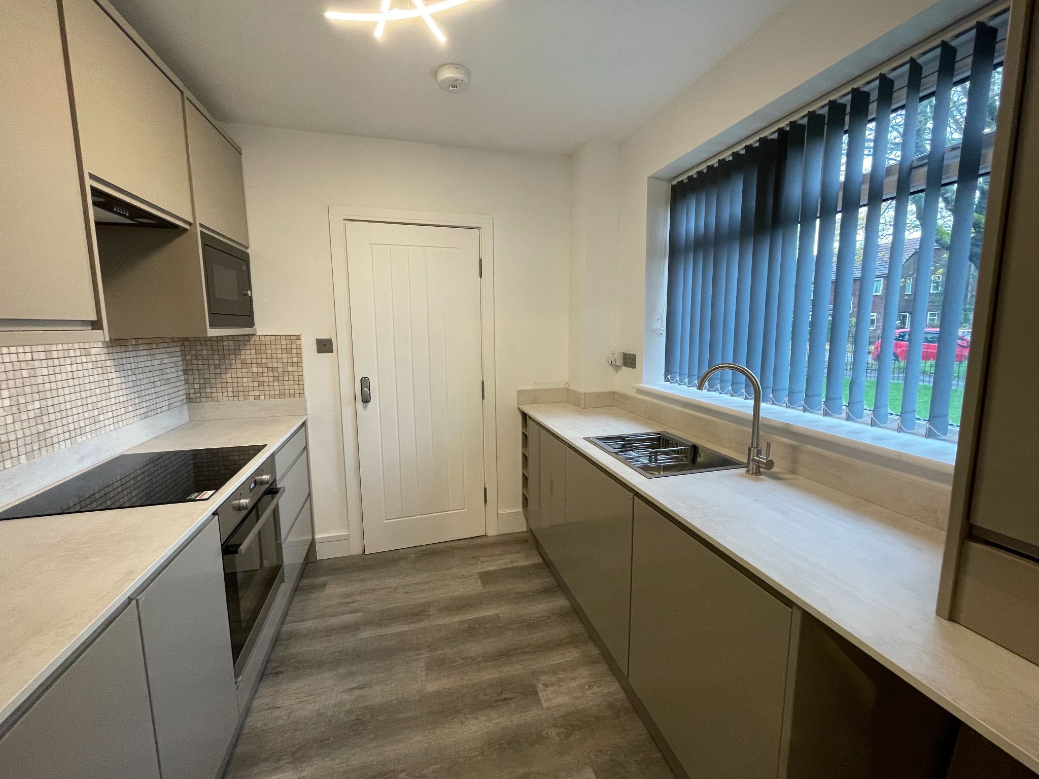 4 bedroom end terraced house Sale Agreed in Manchester - Photograph 7.