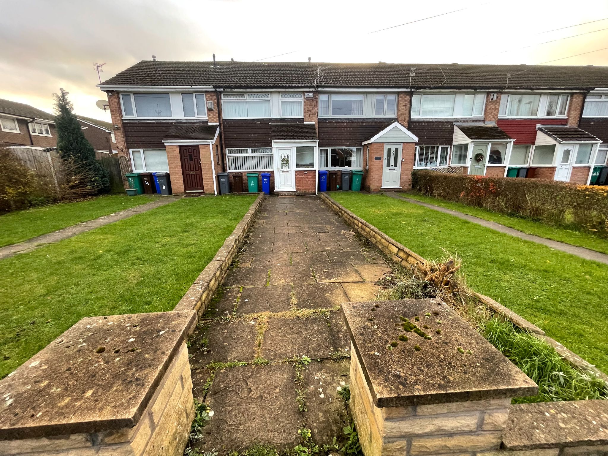 3 bedroom mid terraced house For Sale in Manchester - Photograph 1.