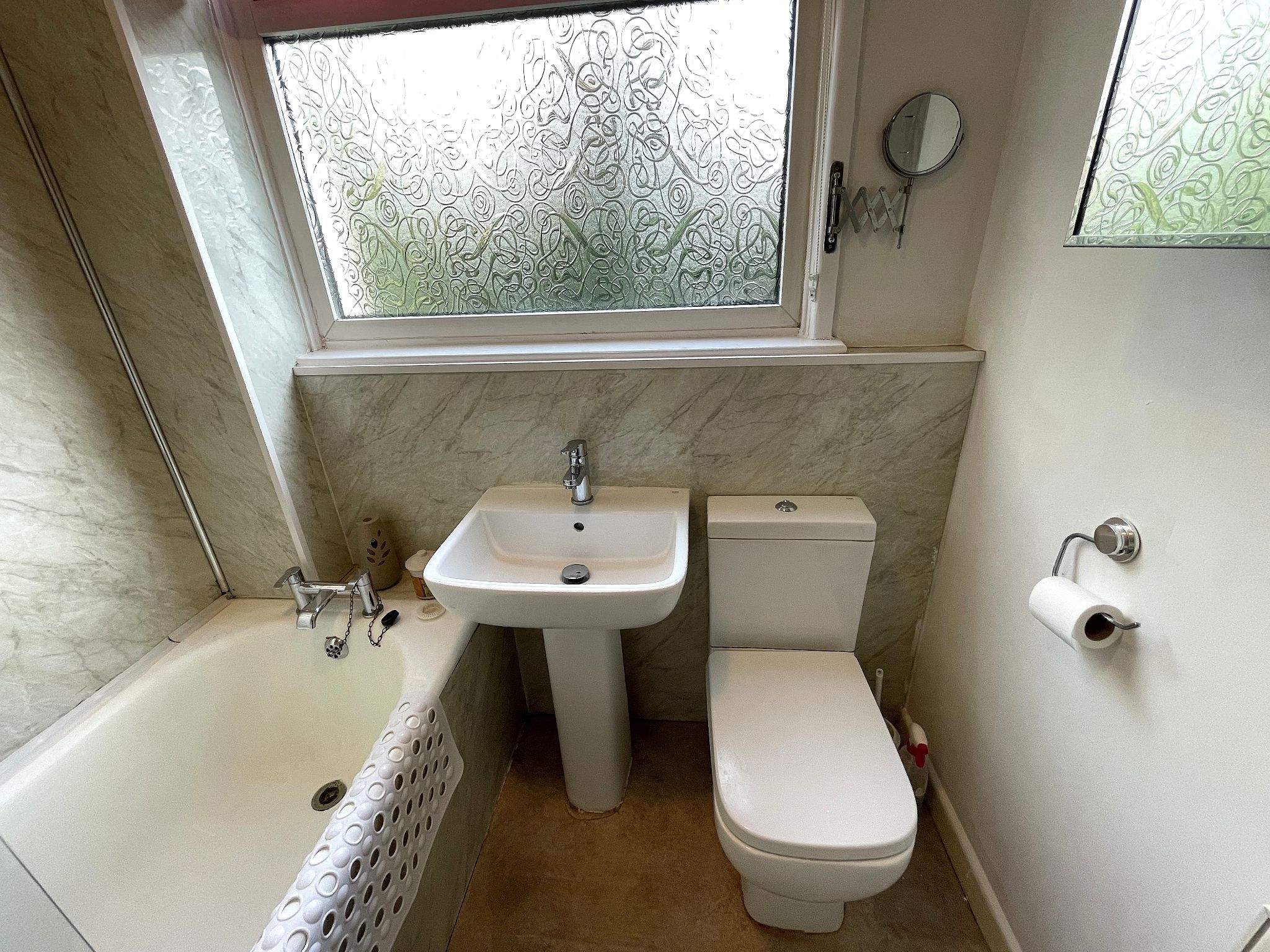 3 bedroom semi-detached house For Sale in Manchester - Photograph 15.