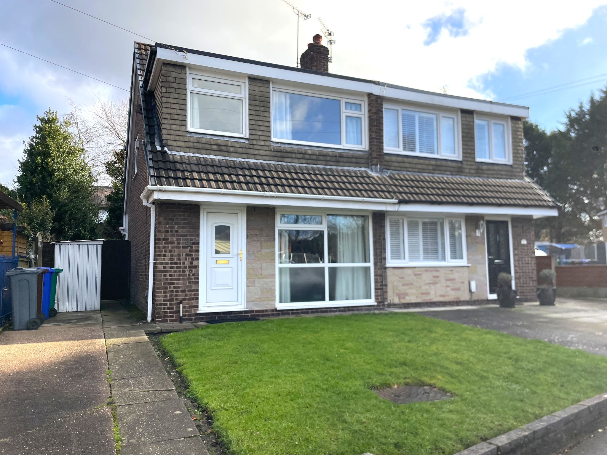 3 bedroom semi-detached house For Sale in Manchester - Photograph 3.