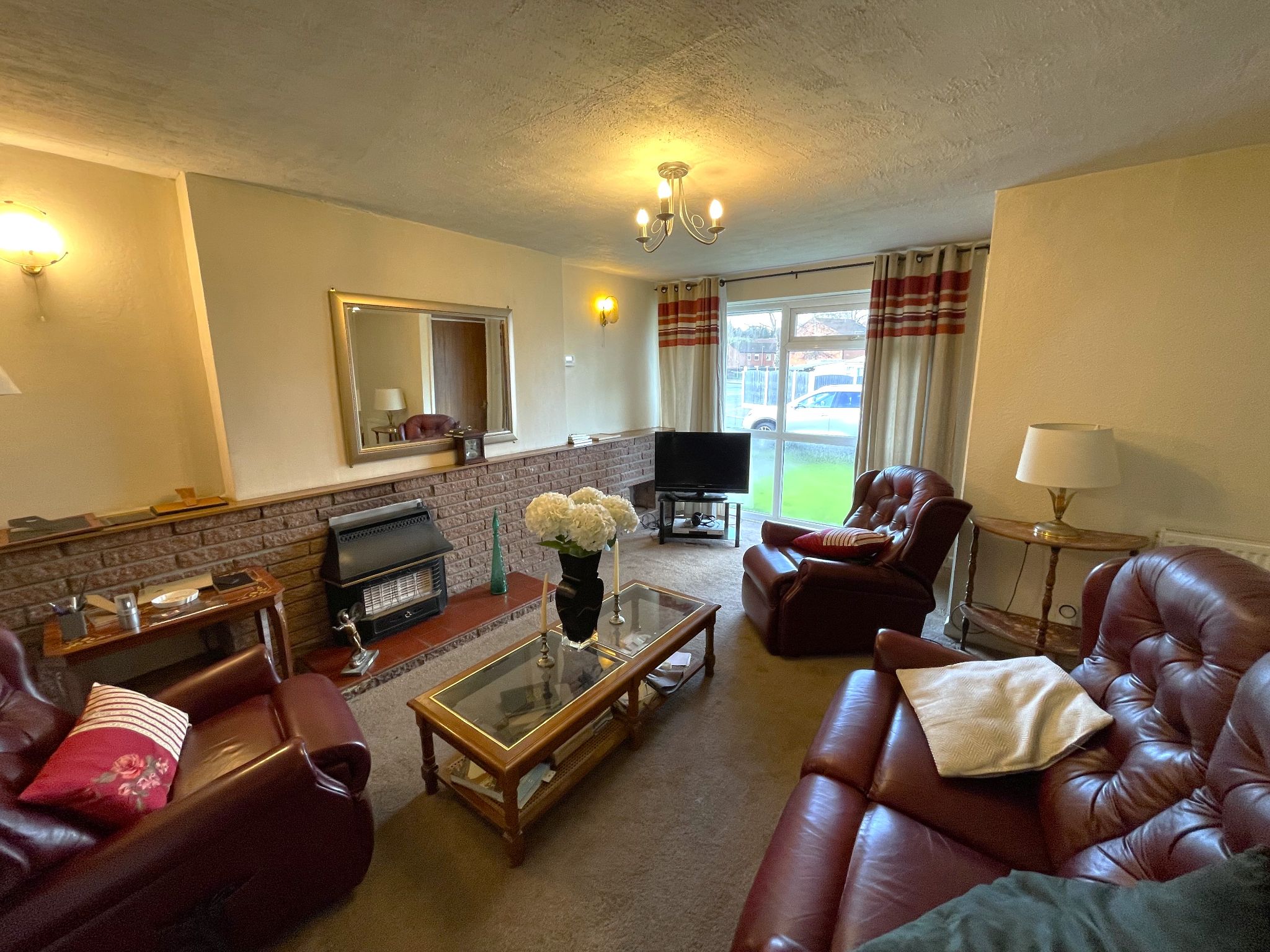 3 bedroom semi-detached house For Sale in Manchester - Photograph 5.