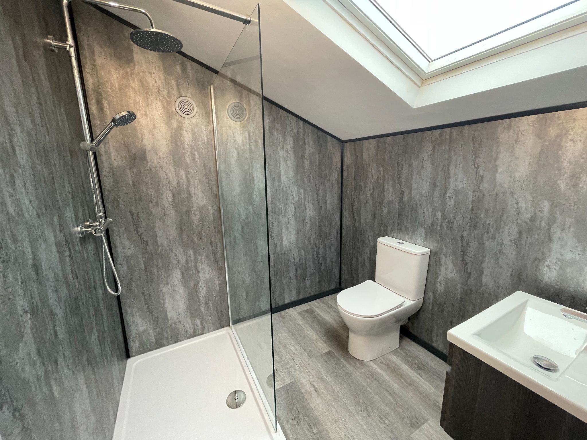 6 bedroom end terraced house For Sale in Manchester - Photograph 27.