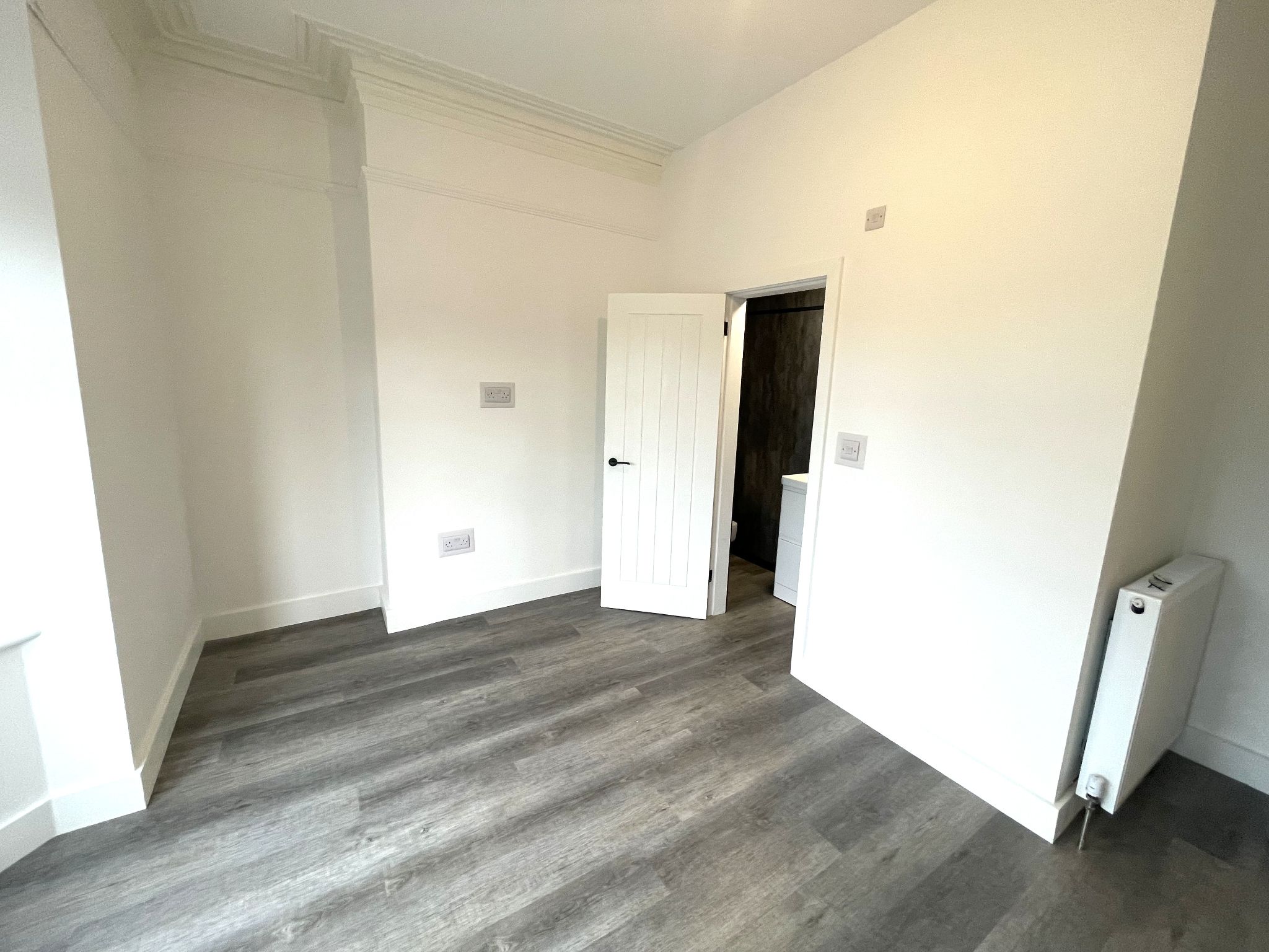 6 bedroom end terraced house For Sale in Manchester - Photograph 6.