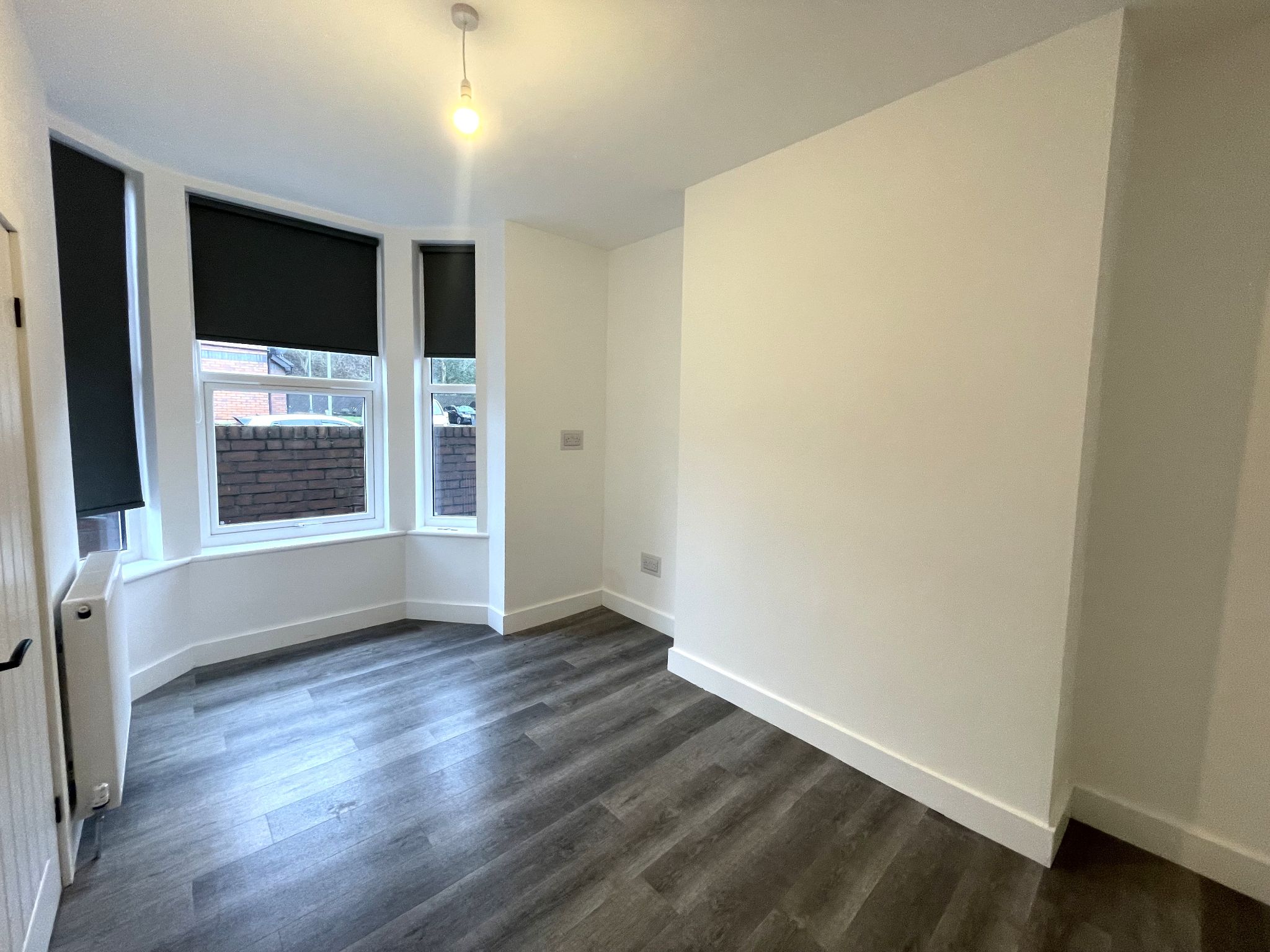 6 bedroom end terraced house For Sale in Manchester - Photograph 3.