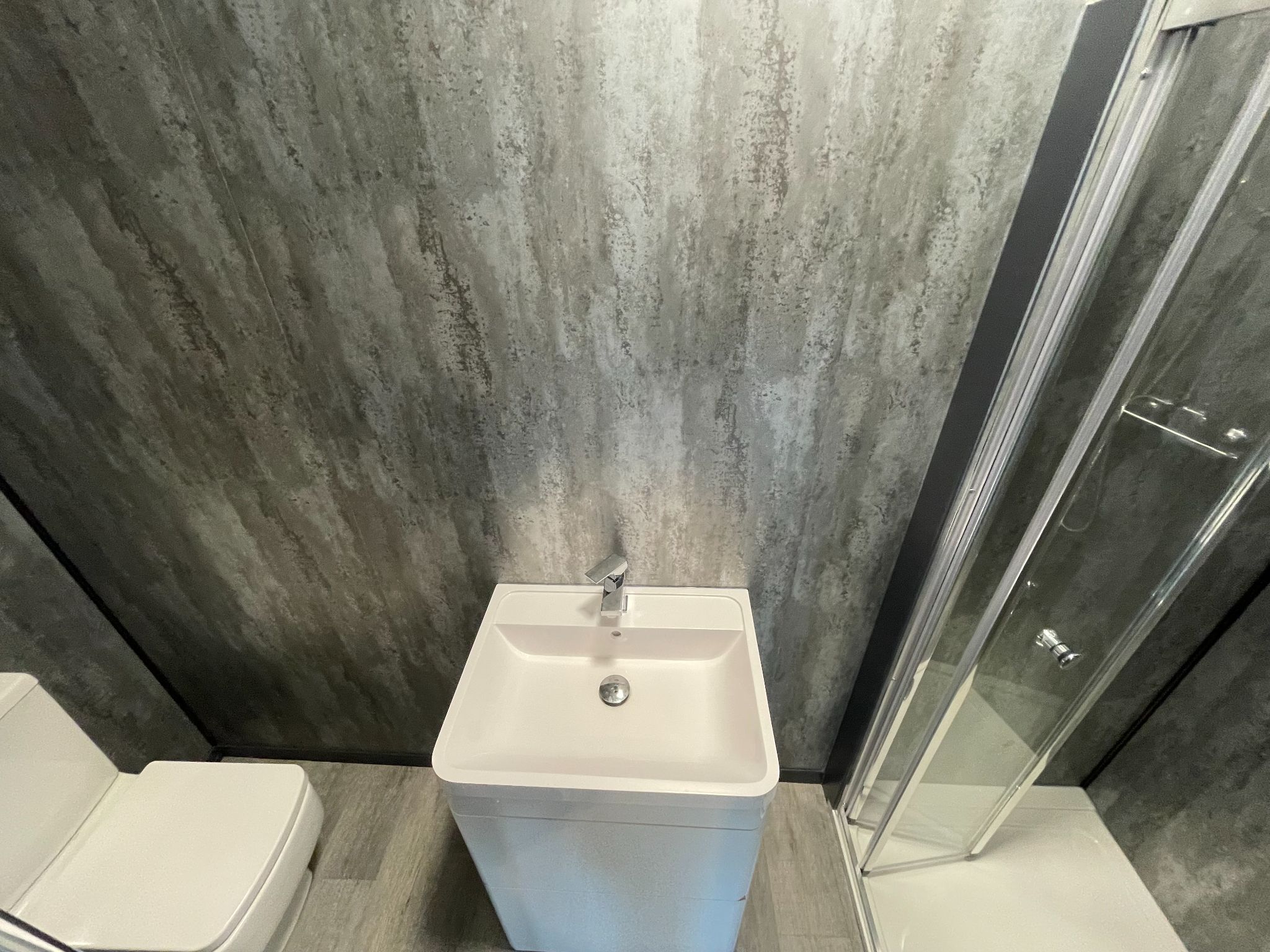 6 bedroom end terraced house For Sale in Manchester - Photograph 10.