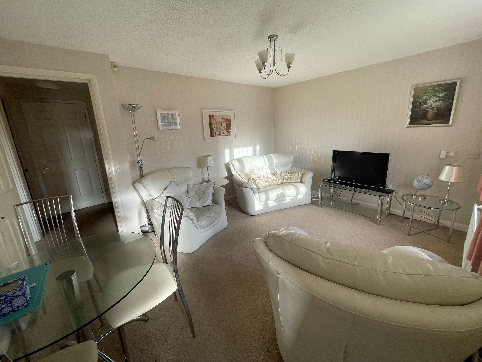 2 bedroom semi-detached bungalow SSTC in Manchester - Photograph 5.