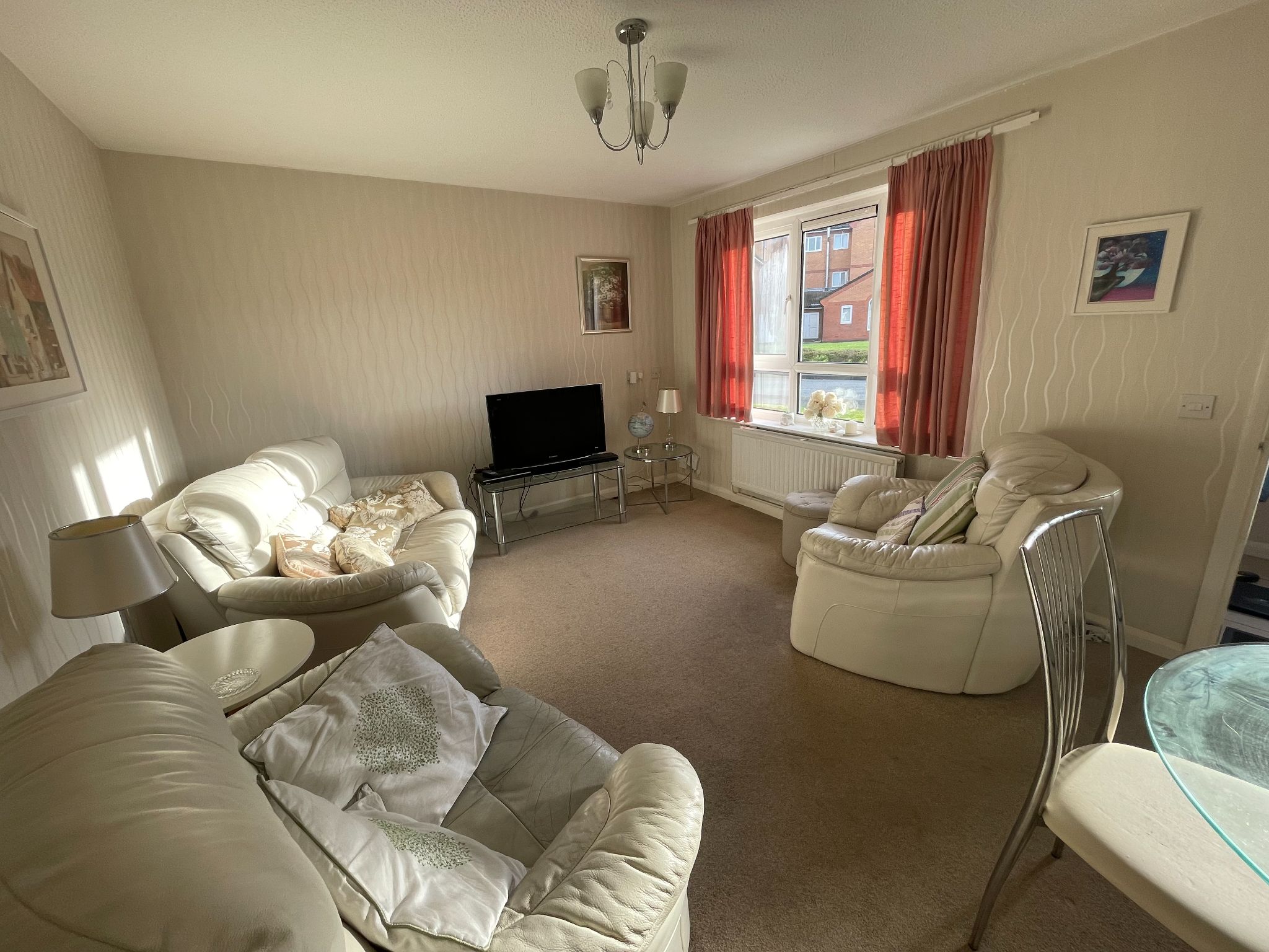 2 bedroom semi-detached bungalow SSTC in Manchester - Photograph 4.