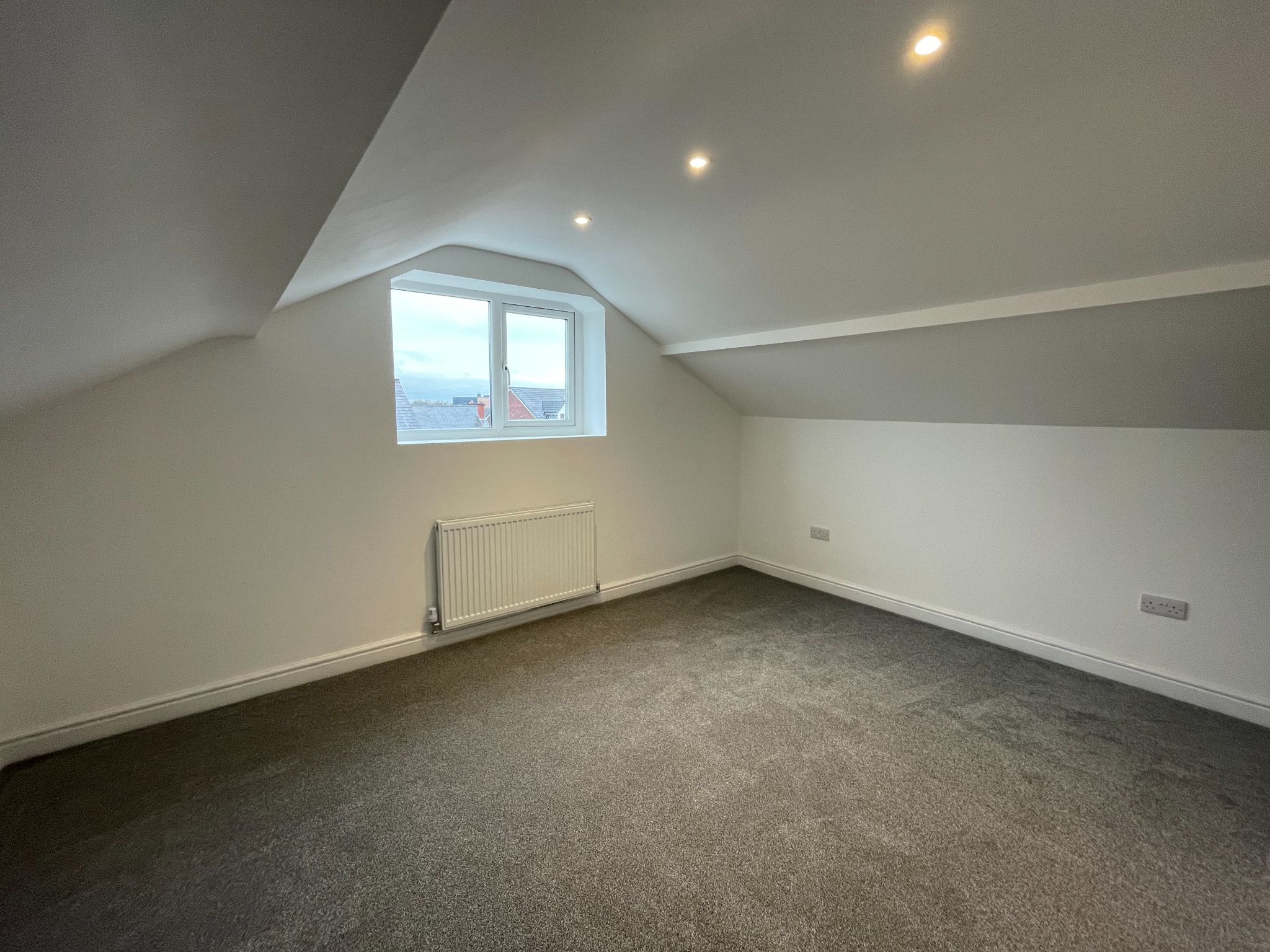 4 bedroom semi-detached house For Sale in Manchester - Photograph 4.