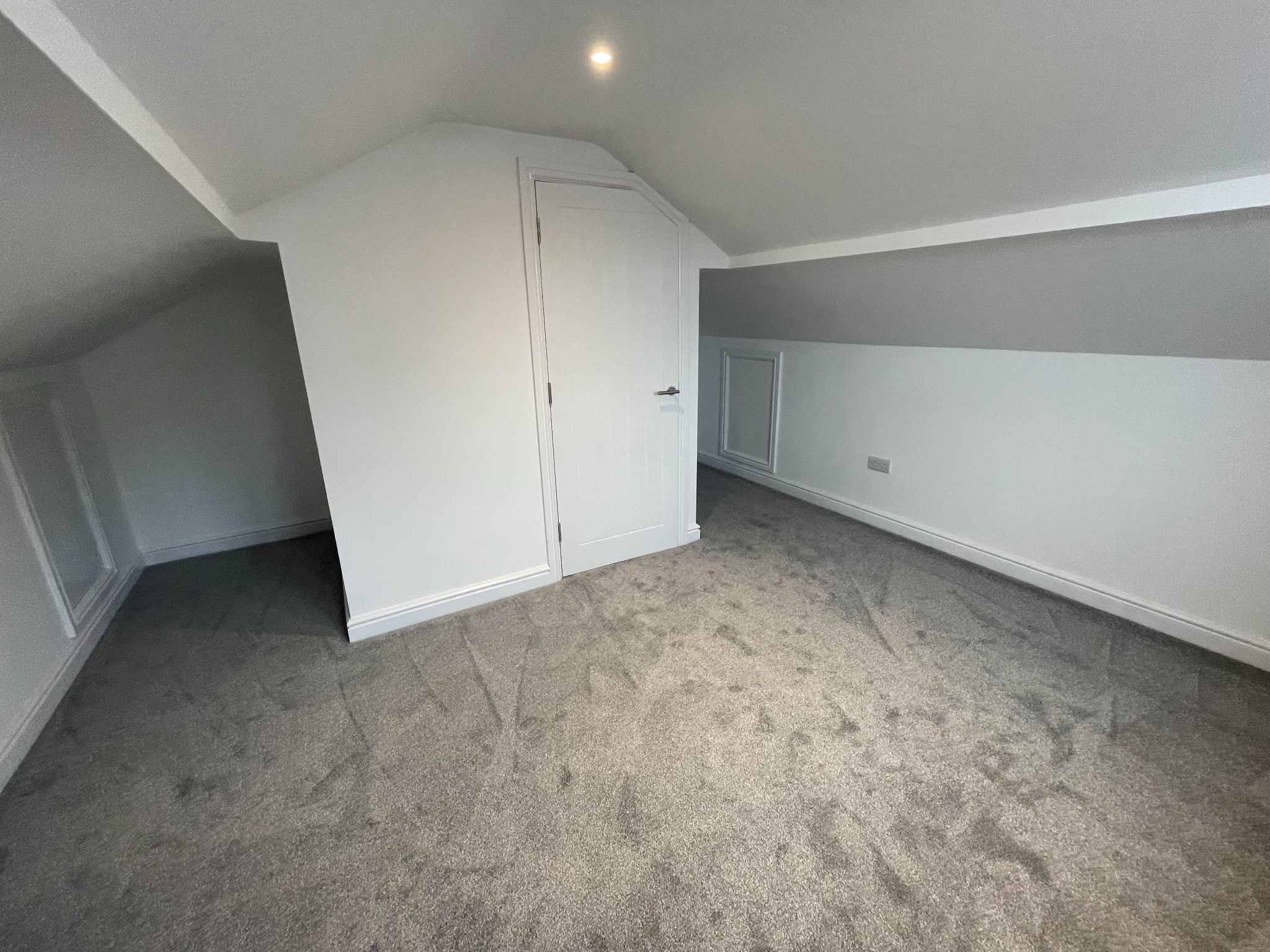 4 bedroom semi-detached house For Sale in Manchester - Photograph 5.