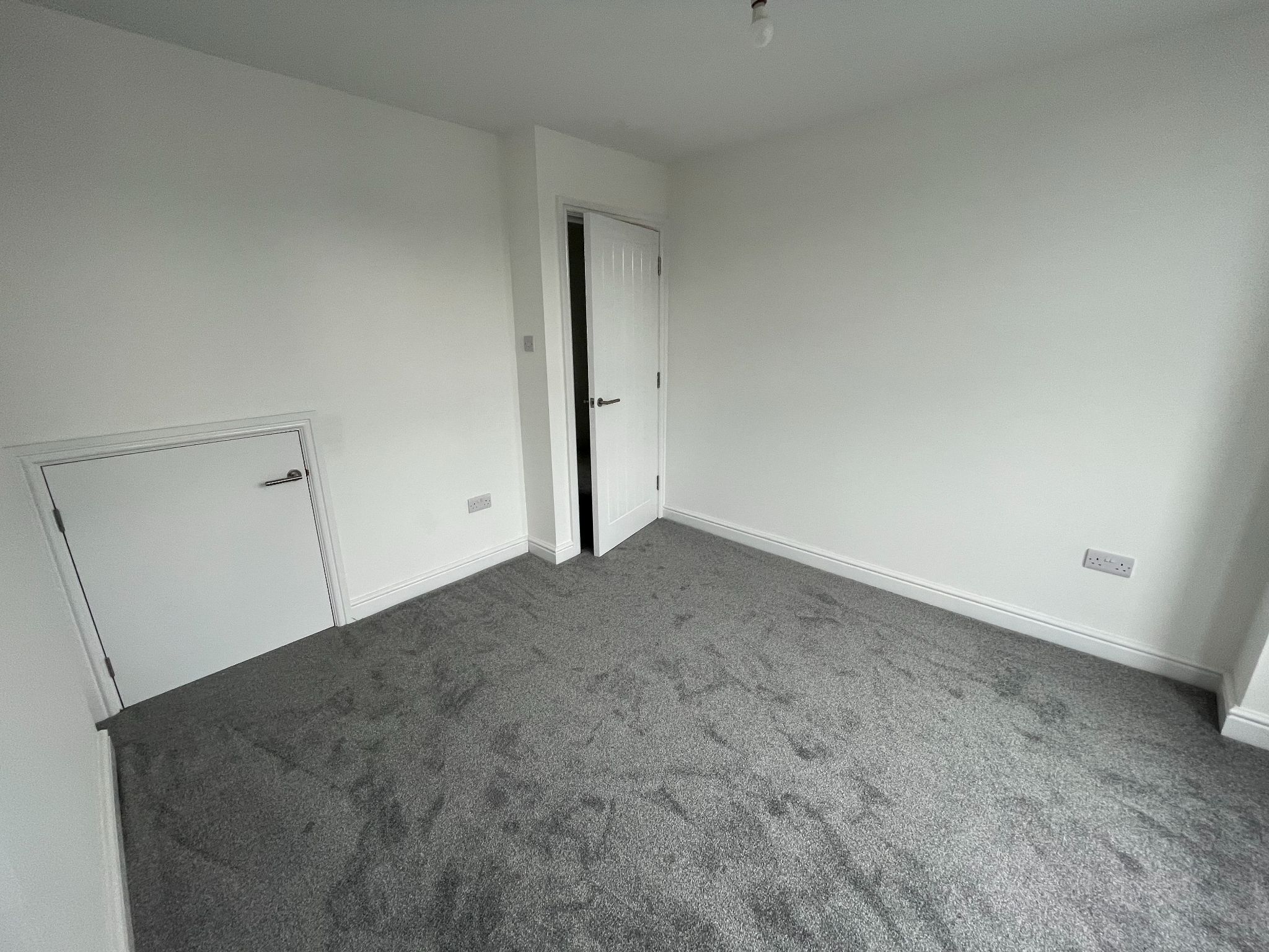4 bedroom semi-detached house For Sale in Manchester - Photograph 8.