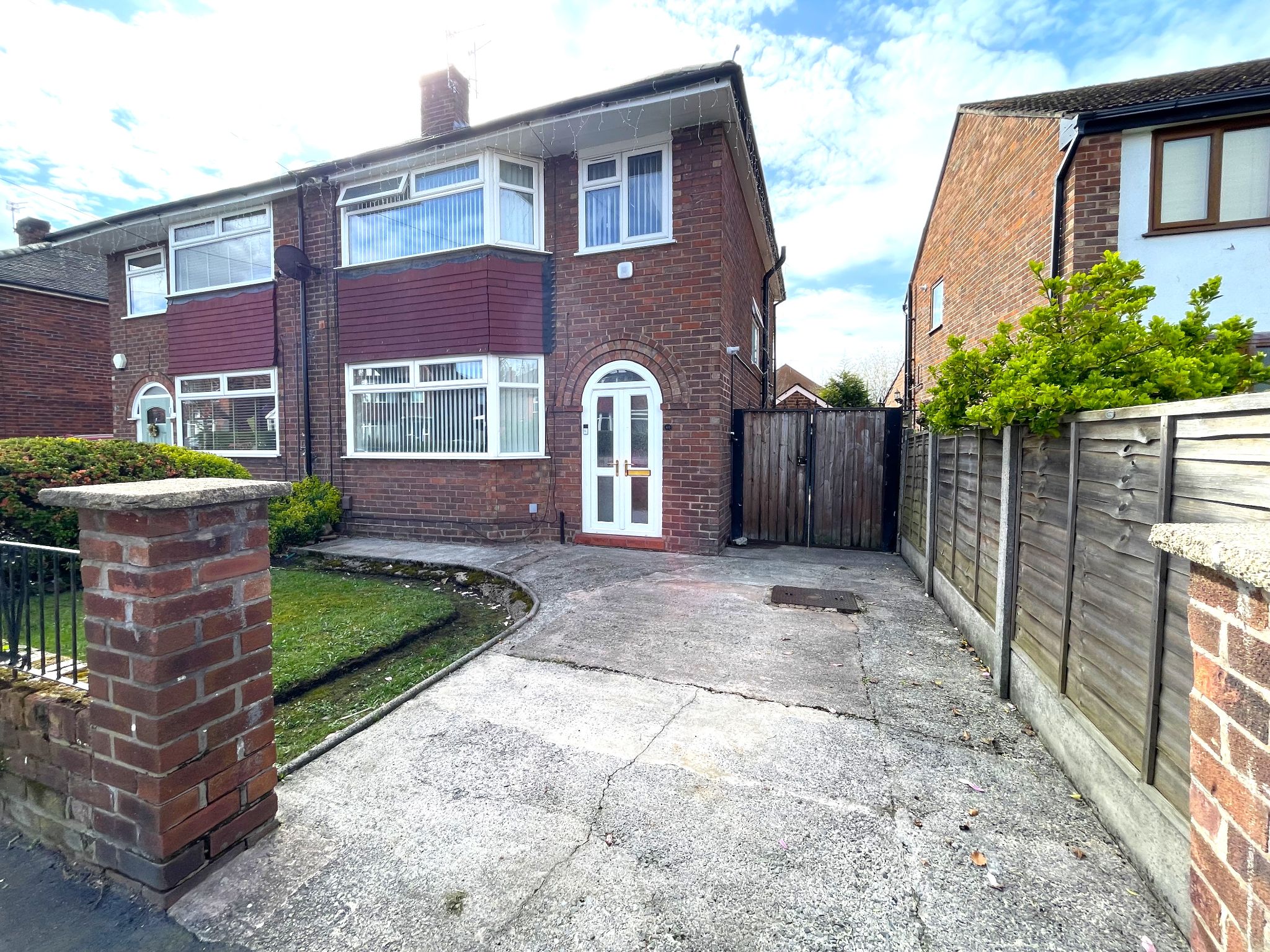 3 bedroom semi-detached house For Sale in Manchester - Photograph 1.