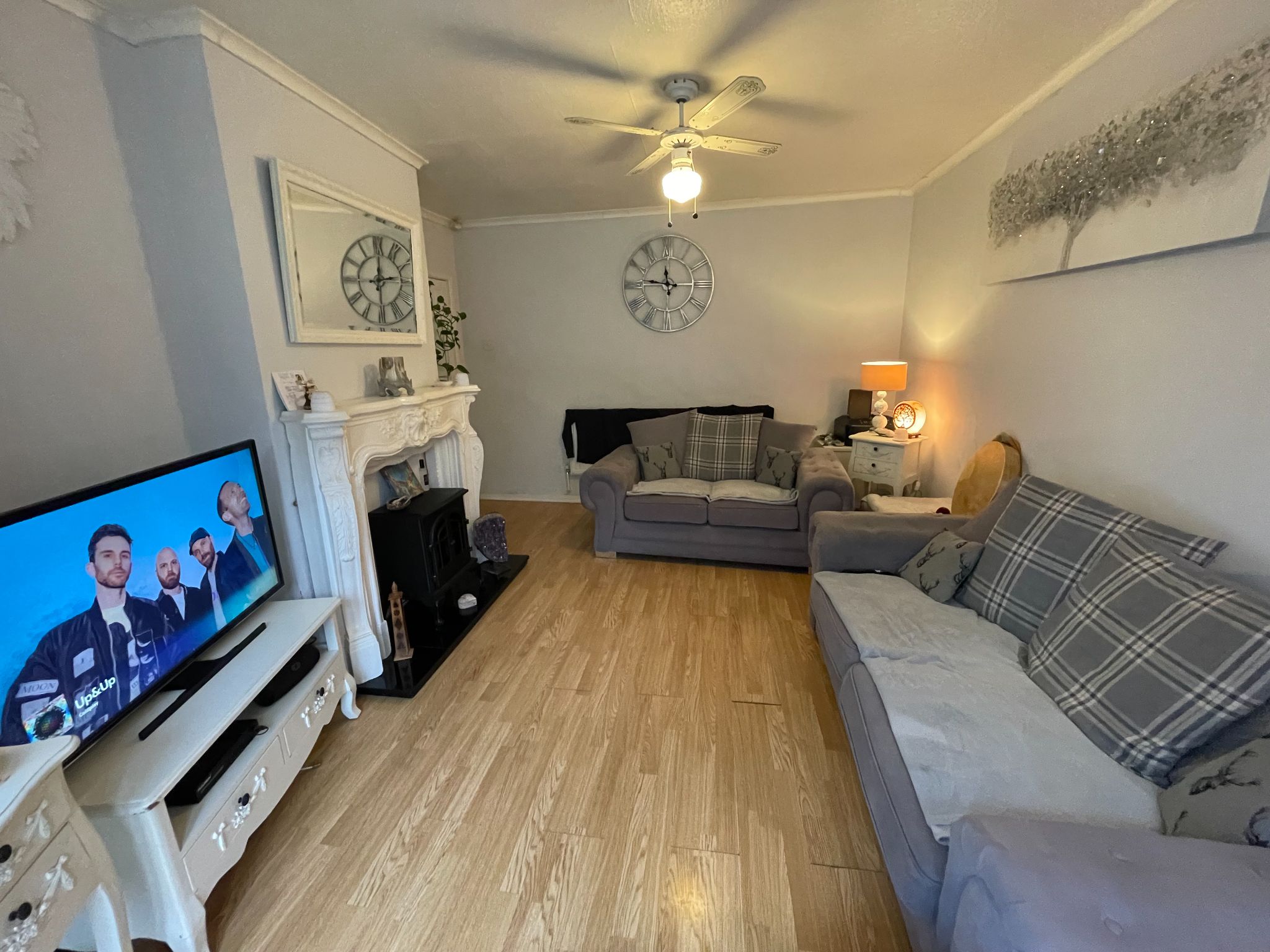 2 bedroom mid terraced house For Sale in Manchester - Photograph 4.