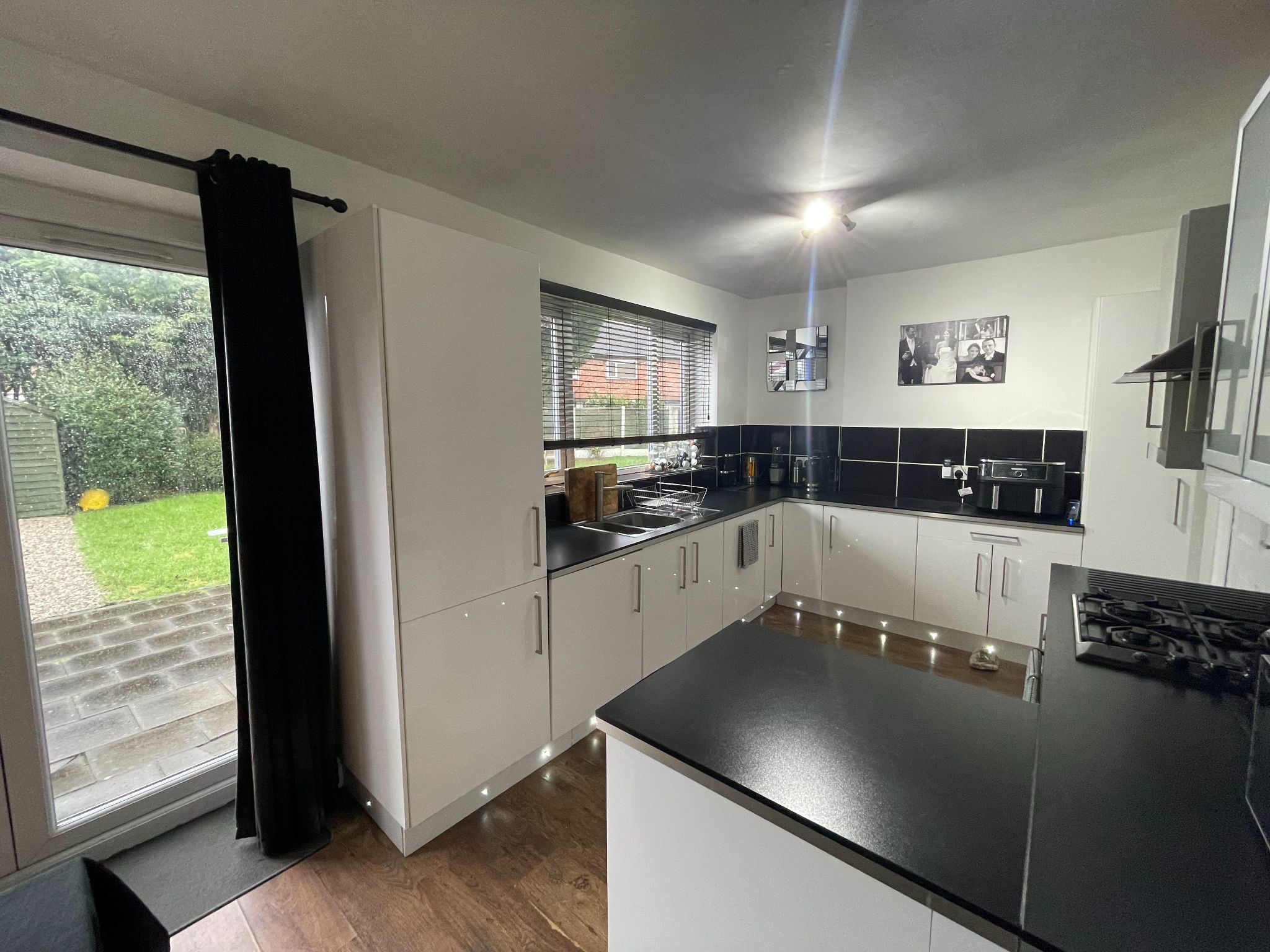 4 bedroom semi-detached house SSTC in Manchester - Photograph 23.