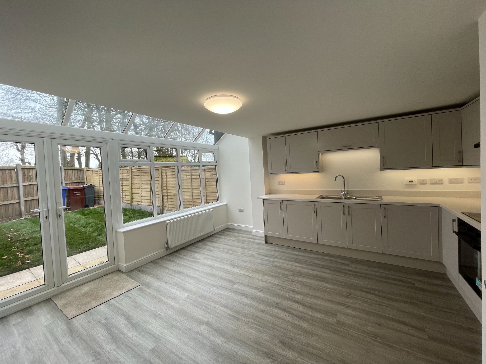 4 bedroom town house SSTC in Manchester - Photograph 1.