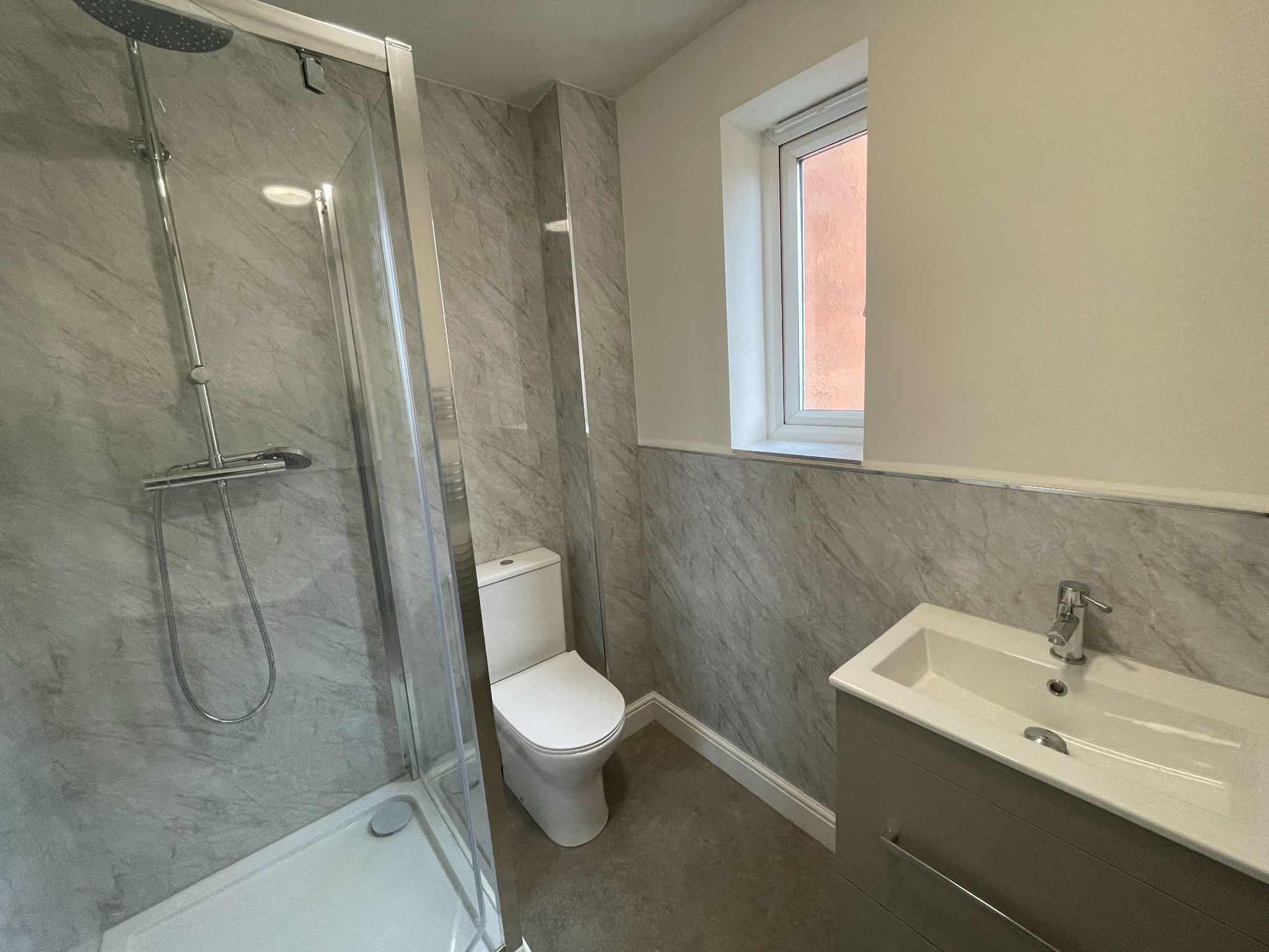 4 bedroom town house SSTC in Manchester - Photograph 14.